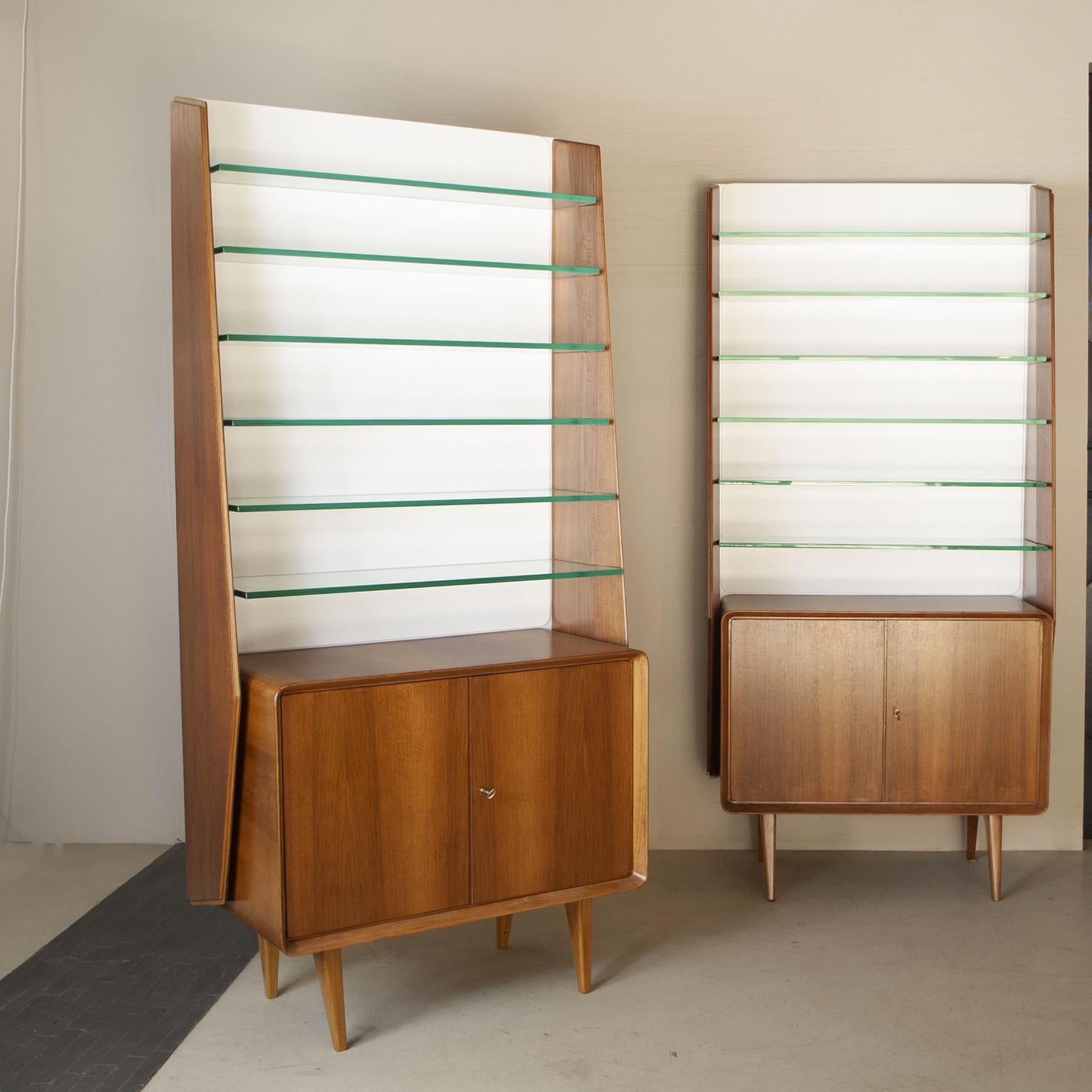 Mid-Century Modern Ico Parisi ensemble de deux cabinets des années 60. en vente