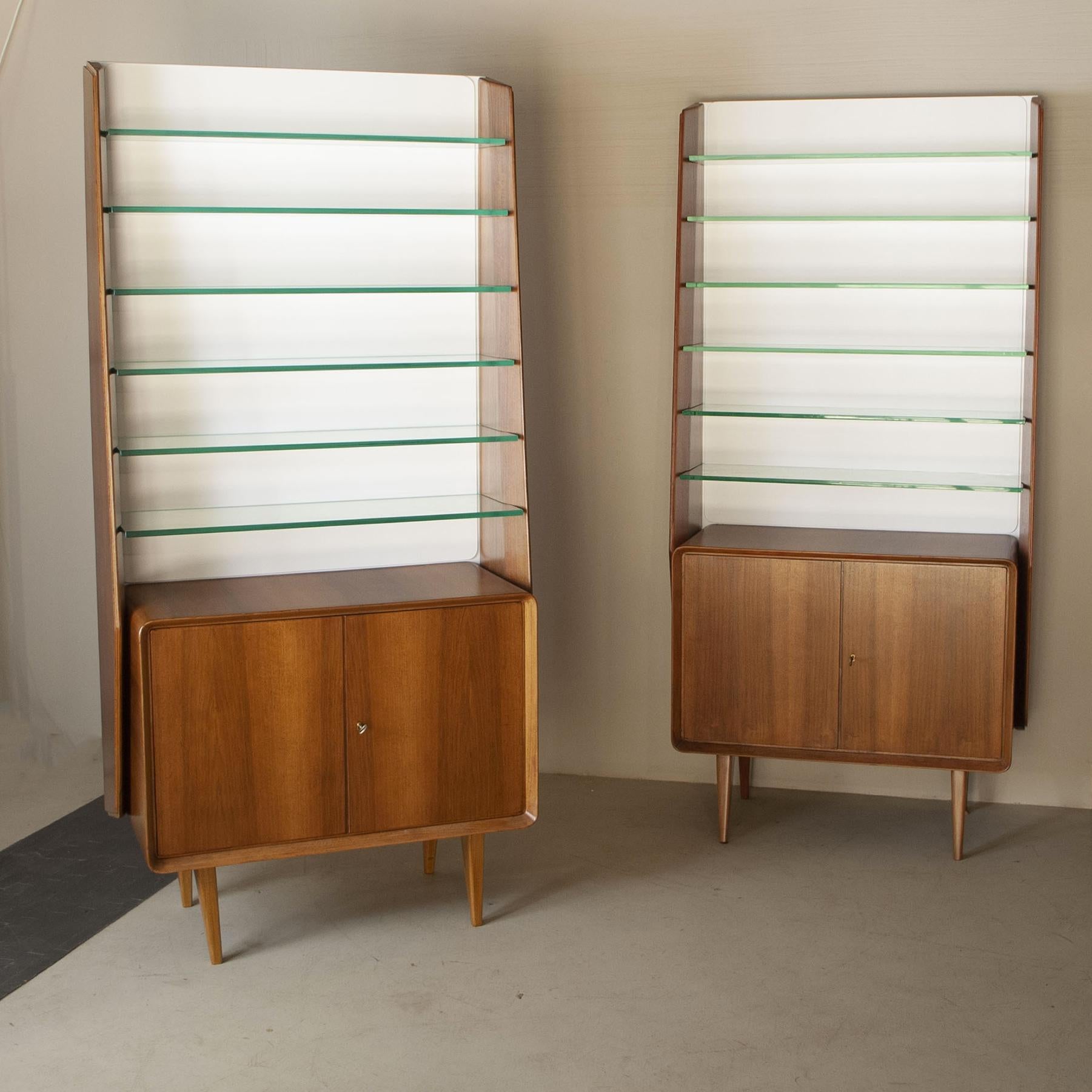 Cristal Ico Parisi ensemble de deux cabinets des années 60. en vente