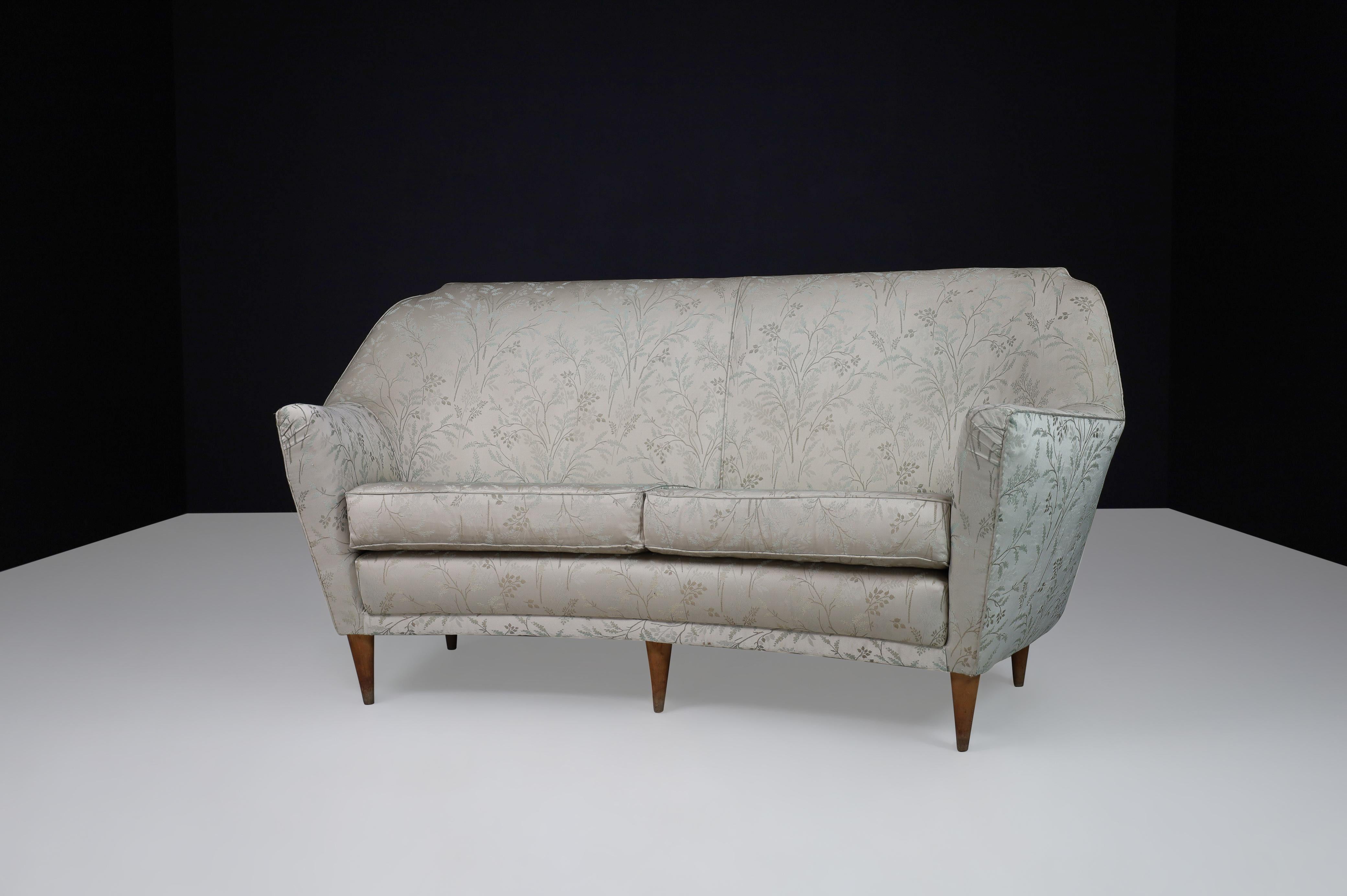 Italian Ico Parisi Sofa in Leaf Motif Fabric and Tapered Wooden Legs, Italy, 1950s For Sale