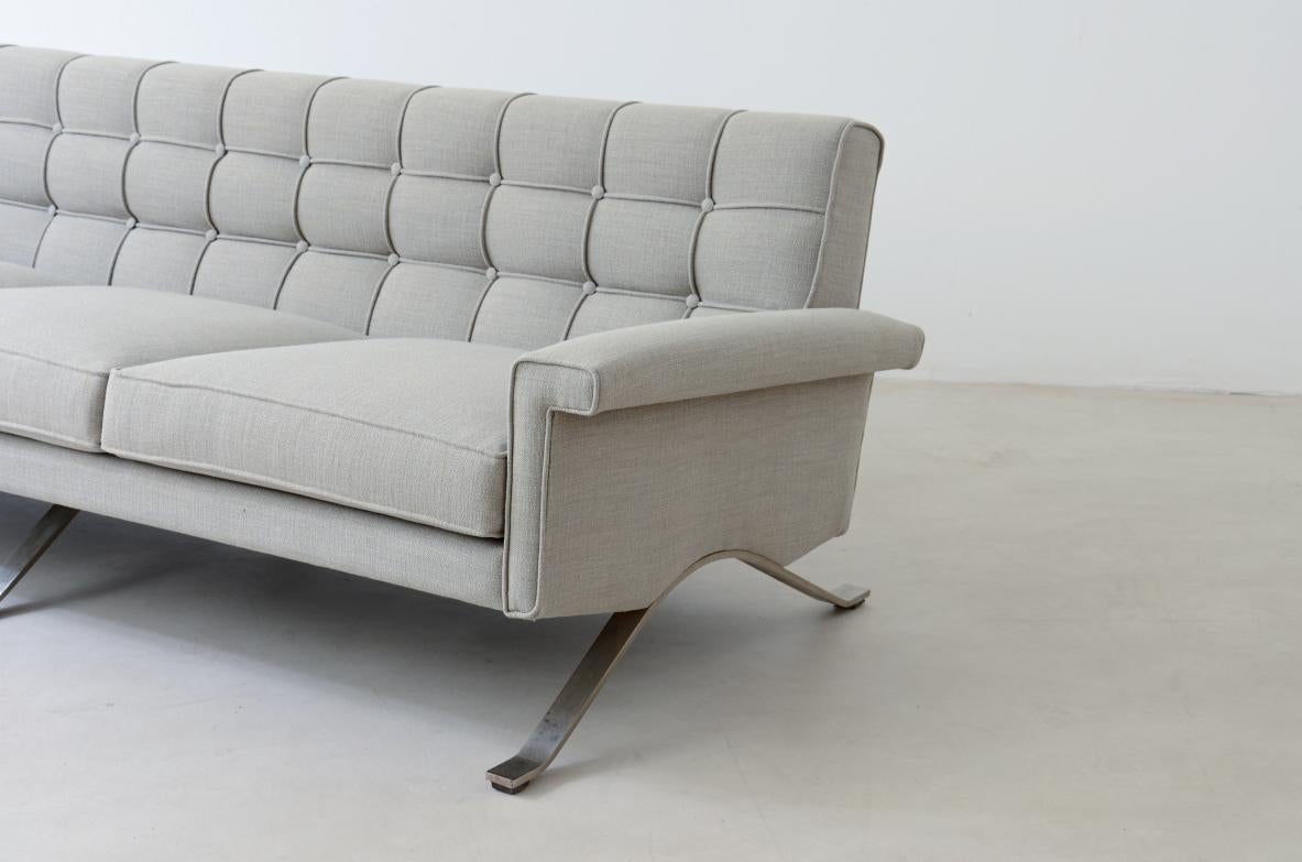 Mid-Century Modern Ico Parisi sofa, model 875 in steel and upholstered fabric For Sale