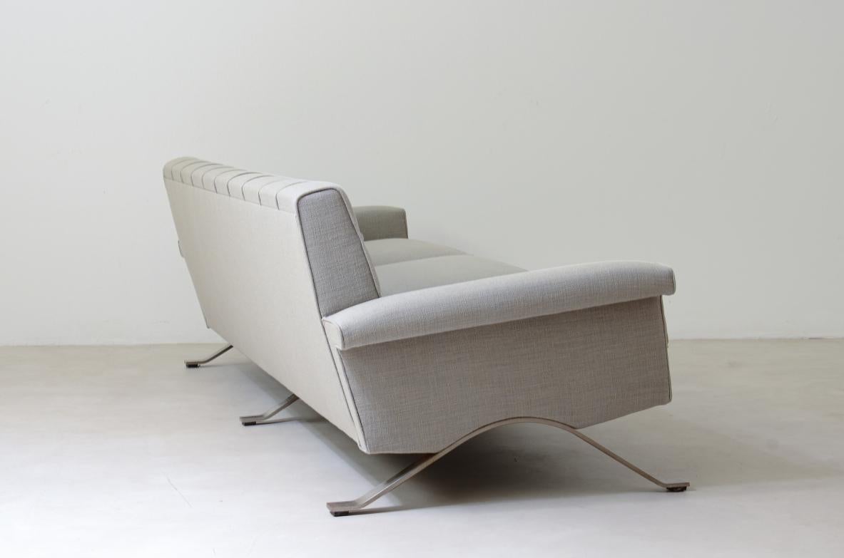 Ico Parisi-Sofa, Modell 875 aus Stahl und gepolstertem Stoff im Angebot 1