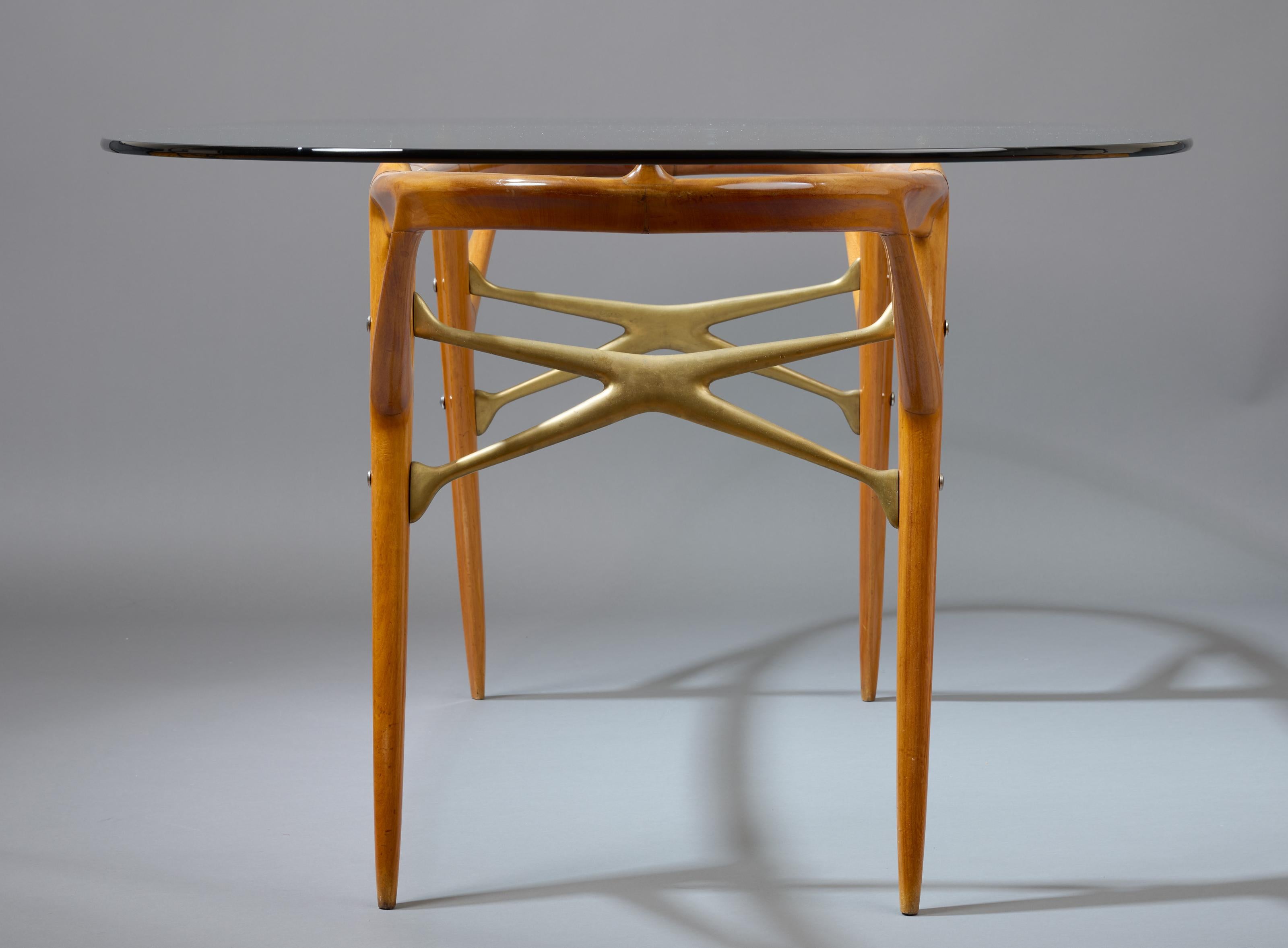 Ico Parisi: Stunning Oval Dining Table in Elm, Glass, and Bronze, Italy 1950s For Sale 3