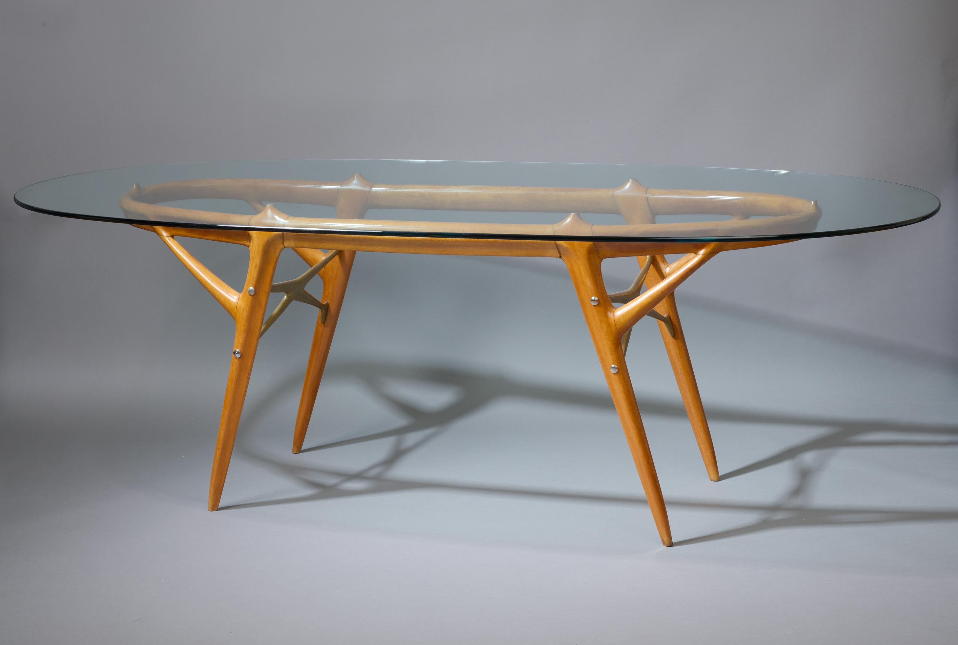 Ico Parisi: Stunning Oval Dining Table in Elm, Glass, and Bronze, Italy 1950s In Good Condition For Sale In New York, NY