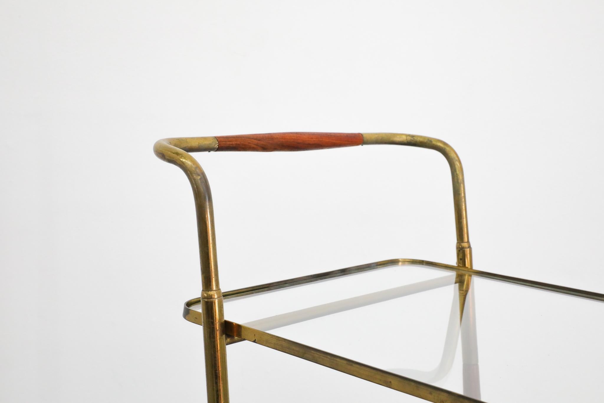 Chariot de bar italien de style Ico Parisi avec cadre décoratif en laiton par Cesare Lacca en vente 4