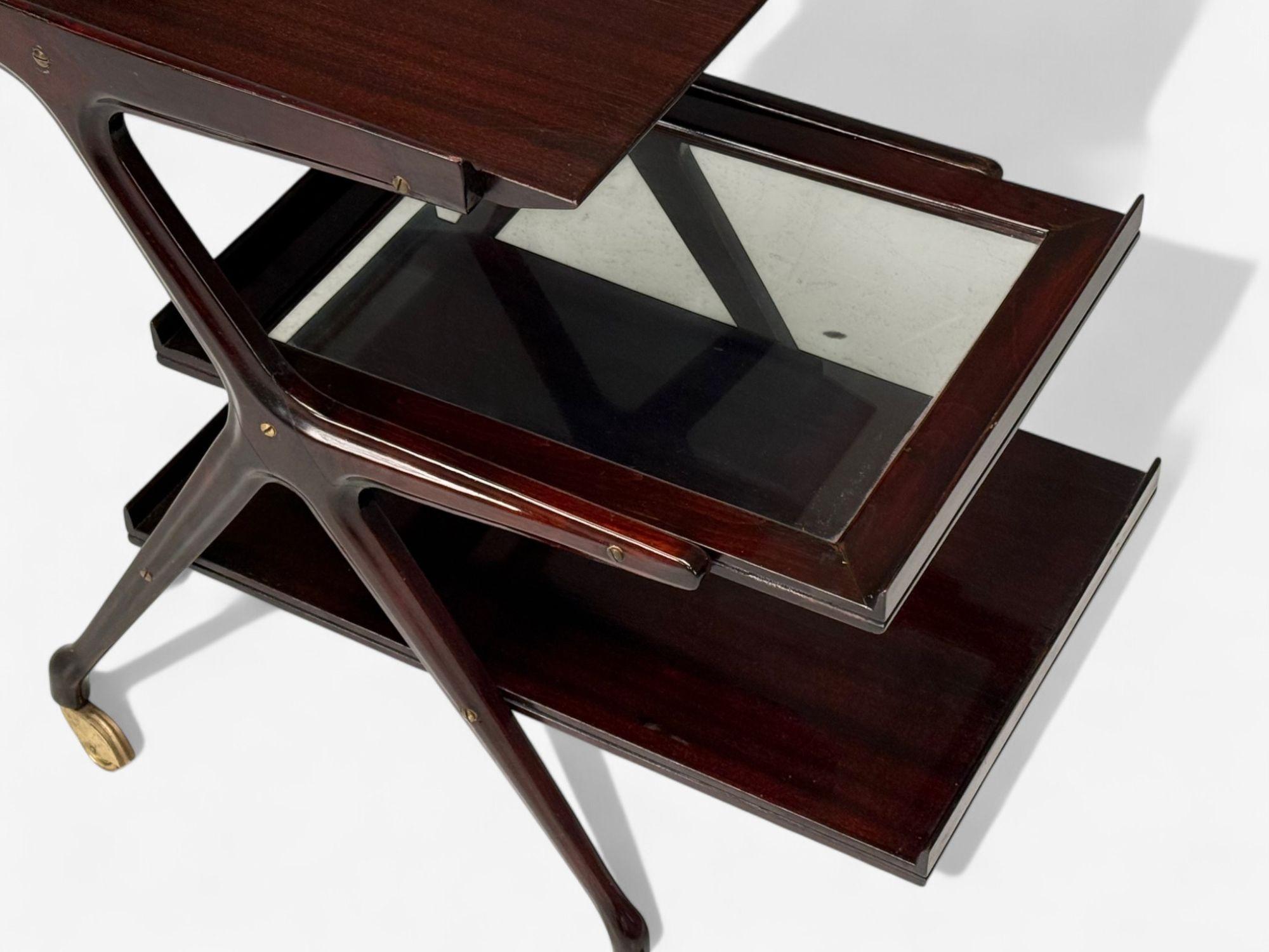 Milieu du XXe siècle Ico Parisi Style, Italian Modern, Wood, Brass, Glass, Bar Cart, Italy, 1950s en vente