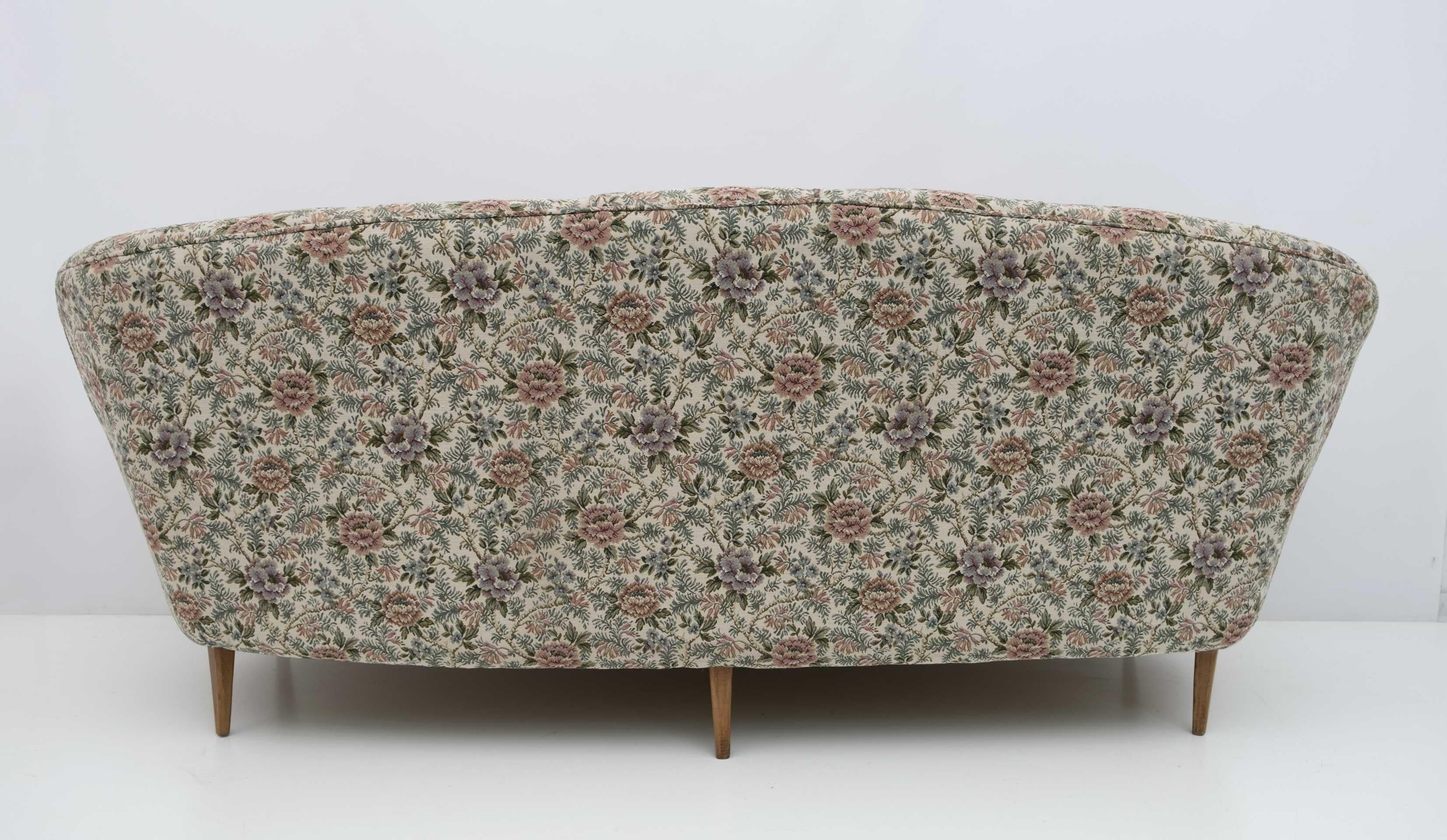 Ico Parisi Style Mid-Century Modern Italian Sofa, 1950s For Sale 3