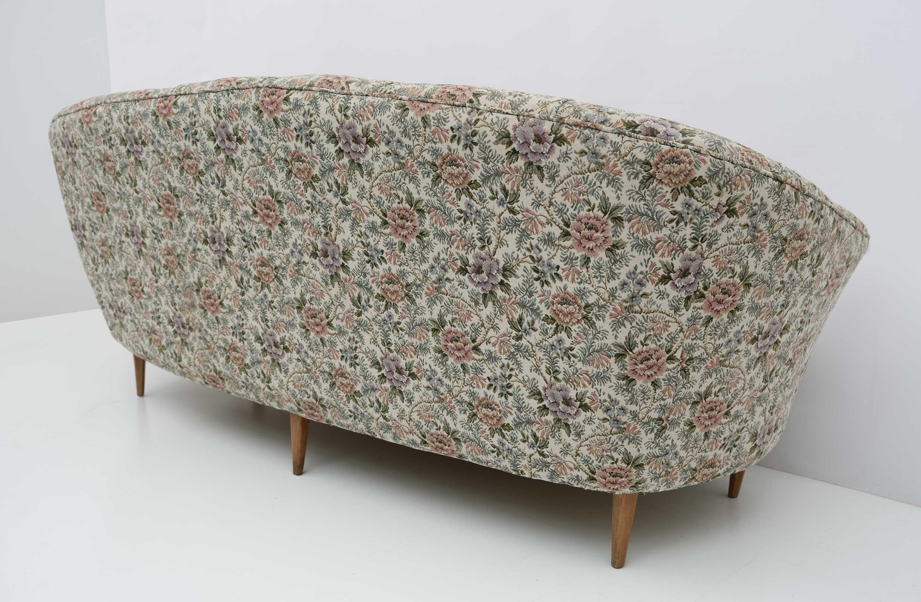 Ico Parisi Style Mid-Century Modern Italian Sofa, 1950s For Sale 4