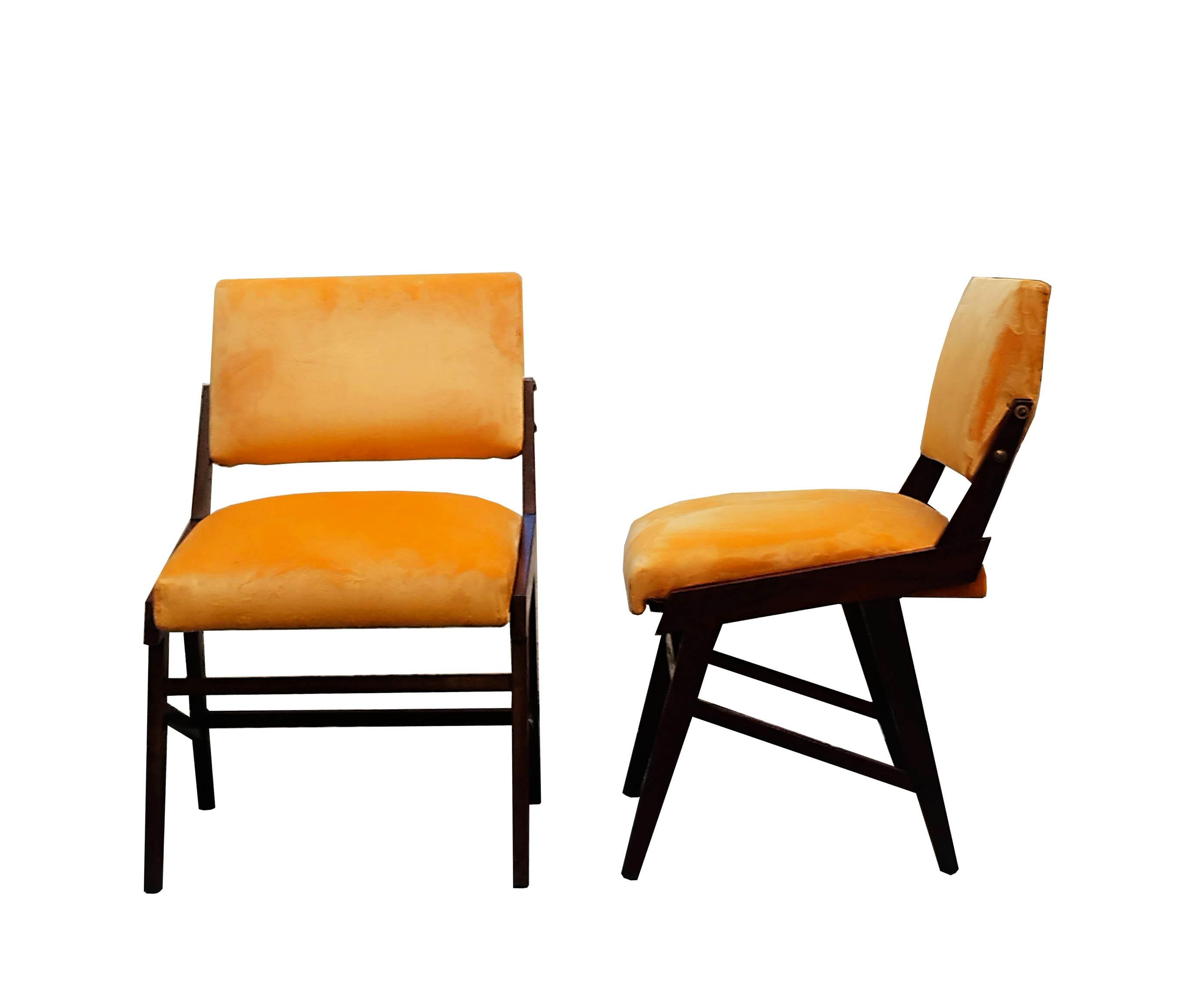 Mid-Century Modern Ico Parisi Style Pair of Wood and Velvet Chairs, Italy 1960s For Sale