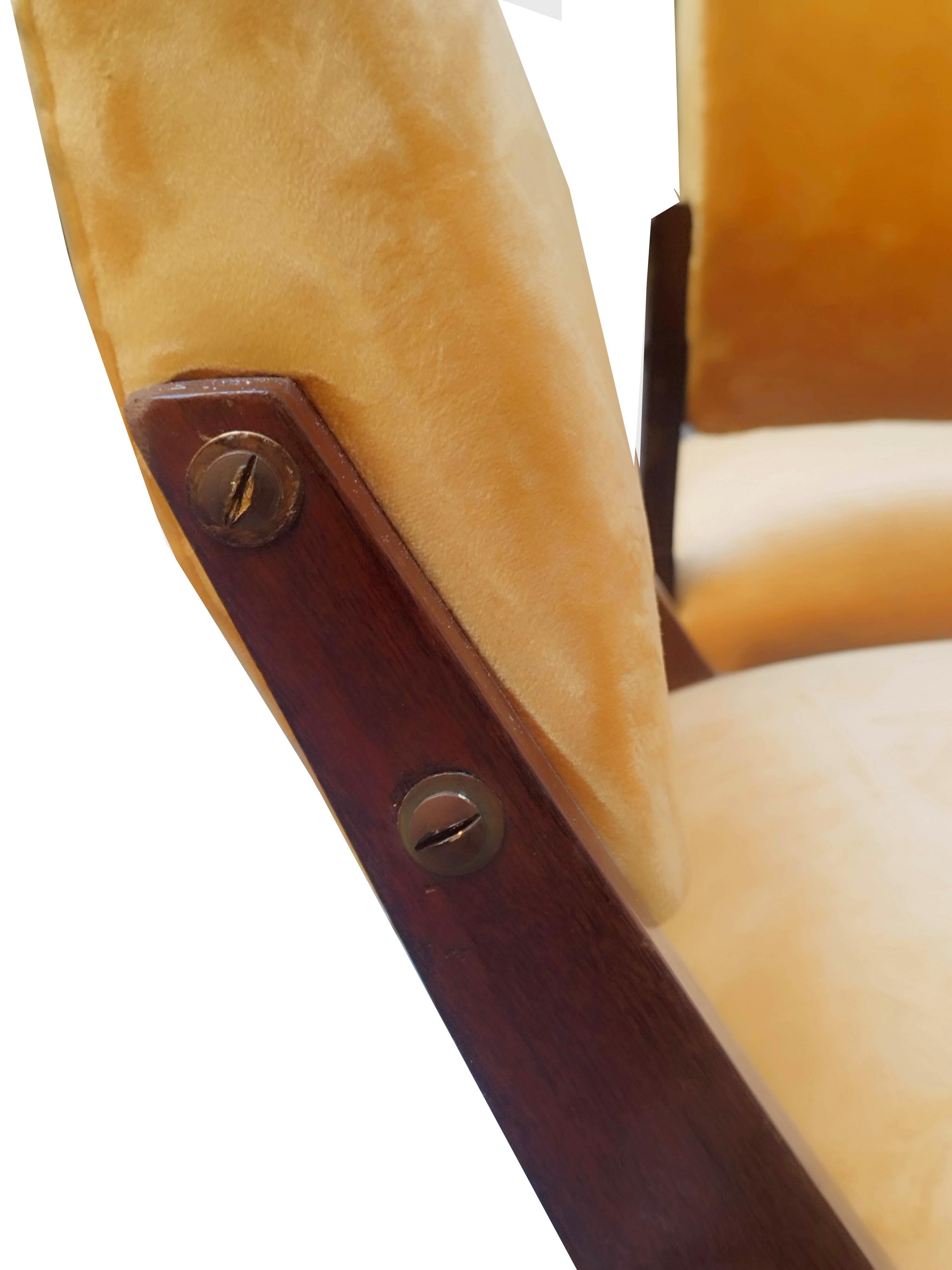 Ico Parisi Stil Paar Stühle aus Holz und Samt, Italien 1960er Jahre im Zustand „Gut“ im Angebot in Naples, IT
