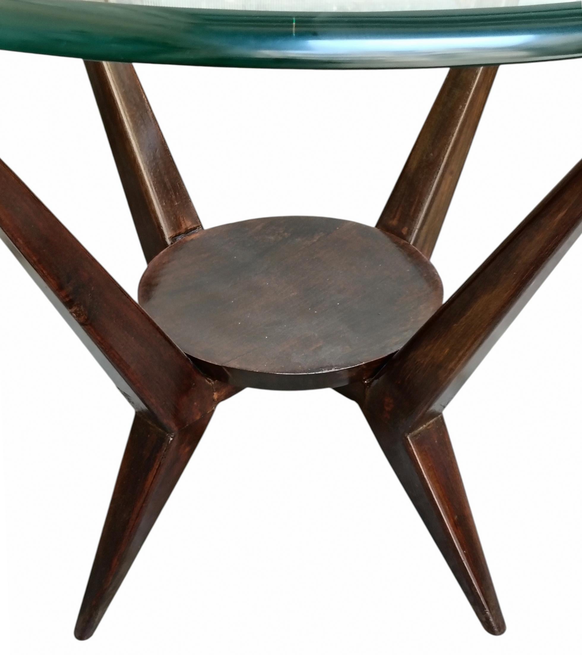Ico Parisi Stil Couchtisch aus Holz und runder Glasplatte, Italien 1960er Jahre im Zustand „Gut“ im Angebot in Naples, IT