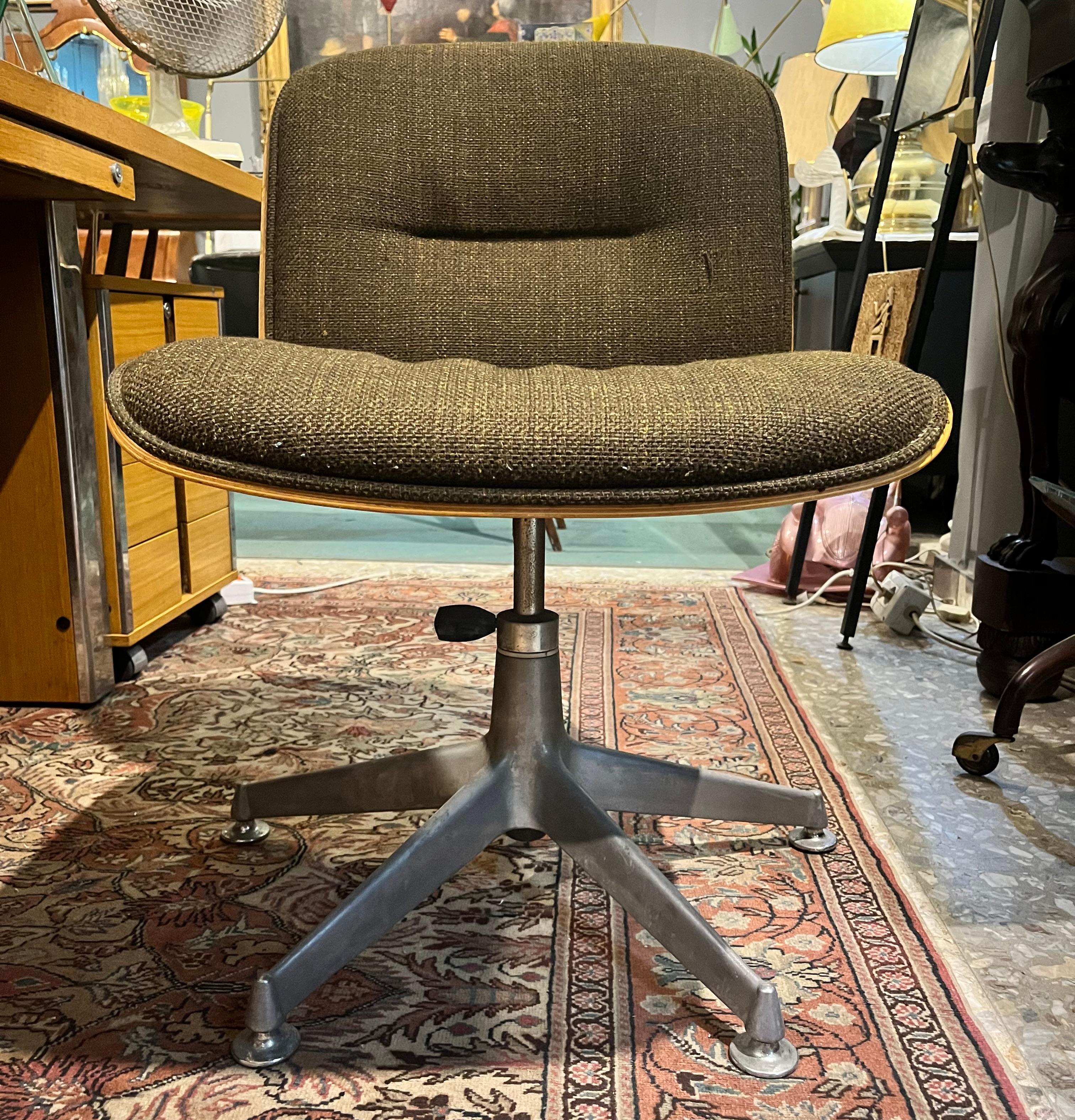Fauteuil de bureau pivotant Ico Parisi pour Mim Roma dans les années 60 Bon état - En vente à Catania, IT