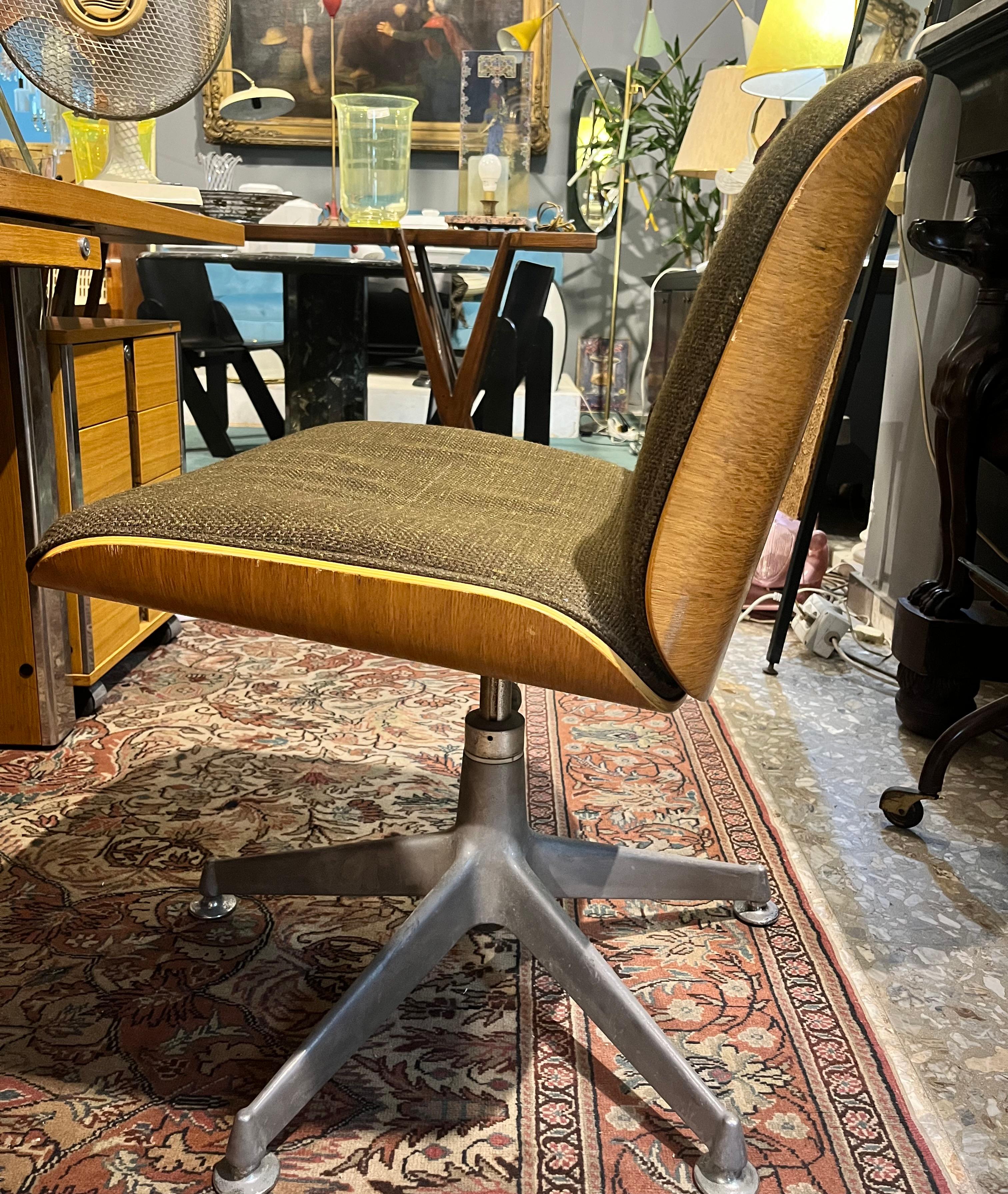Mid-20th Century Fauteuil de bureau pivotant Ico Parisi pour Mim Roma dans les années 60 en vente