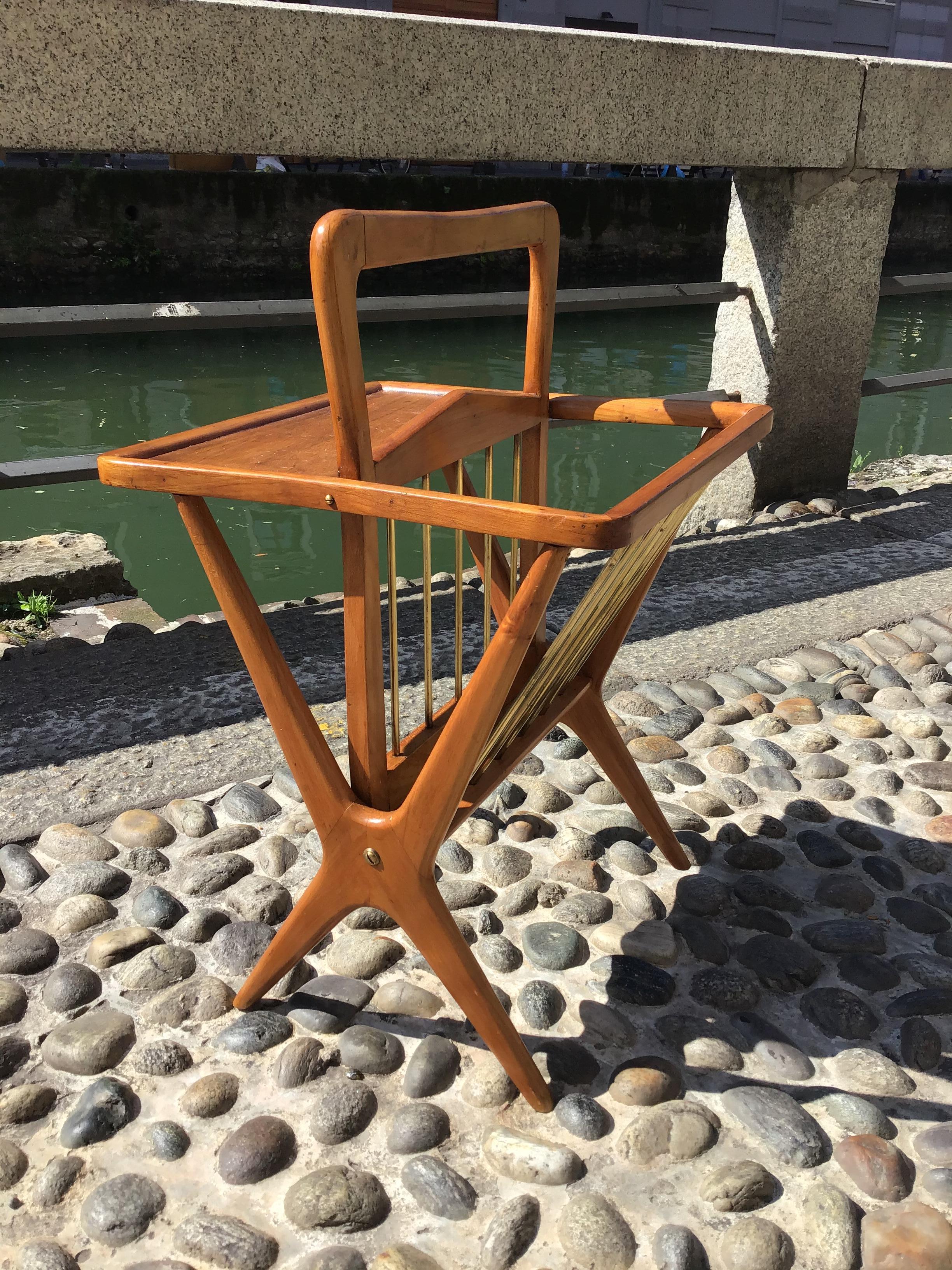 Brass ICO PARISI - coffee table magazine rack - 1950s For Sale