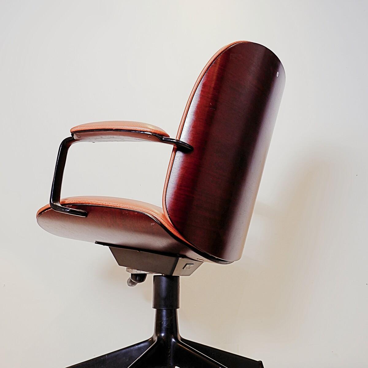 Ico Parisi Terni swivel desk chair by MIM Roma - New Leather Upholstery For Sale 5