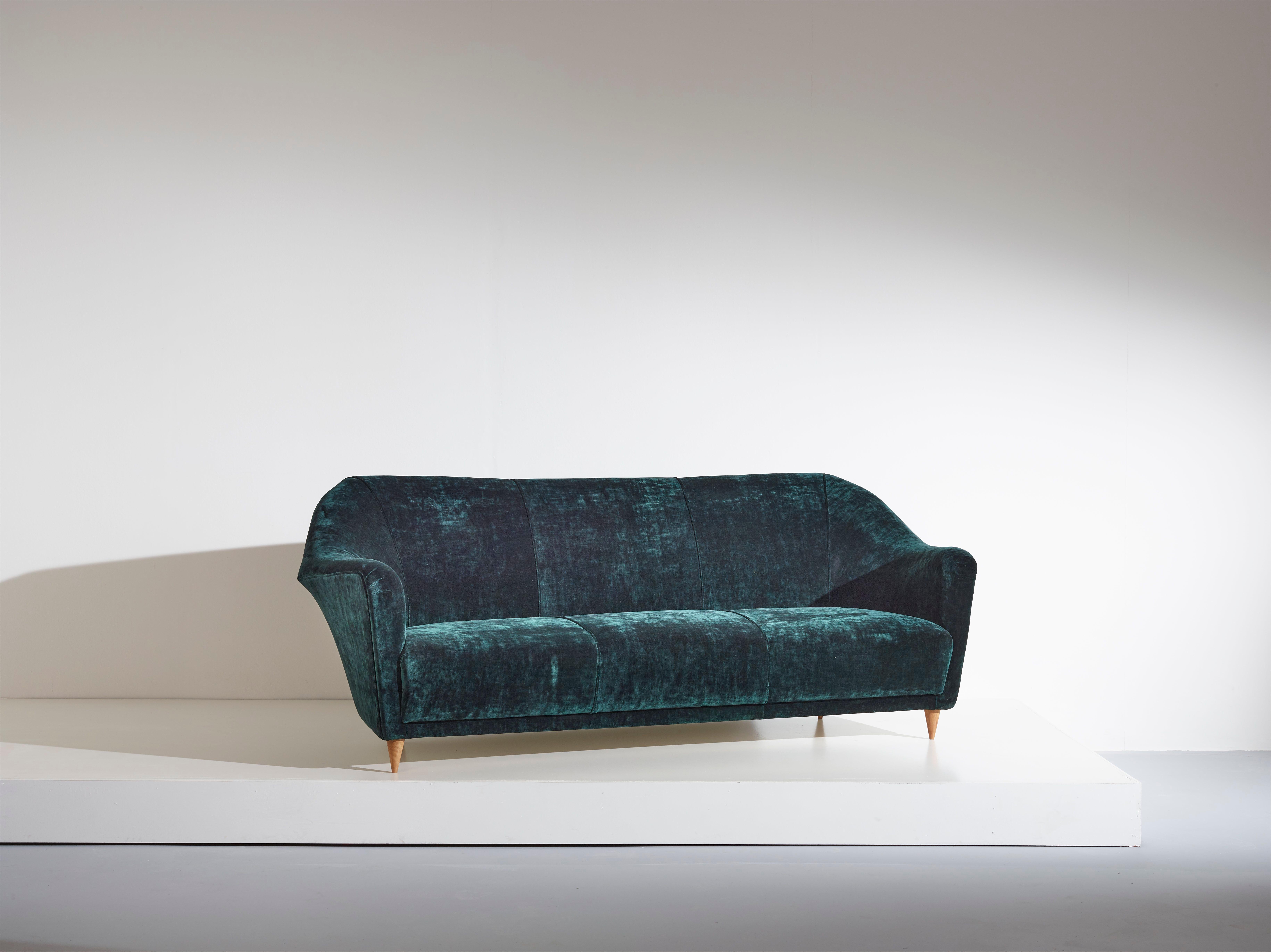 Ico Parisi Three Seater Curved Sofa for Ariberto Colombo 'Attr.', Italy, 1950s In Good Condition For Sale In Chiavari, Liguria