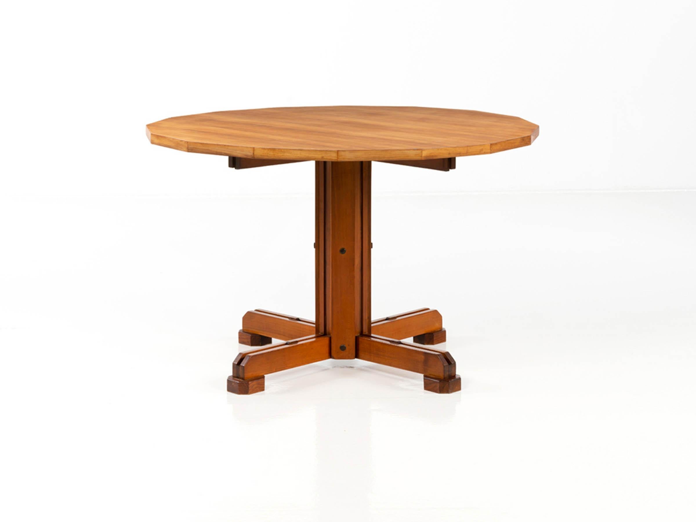 Table designed by Ico Parisi for a Como Family in 1959 and made by Brugnoli Mobili Cantù in a unique piece known by Archive Parisi.
With authentication by 