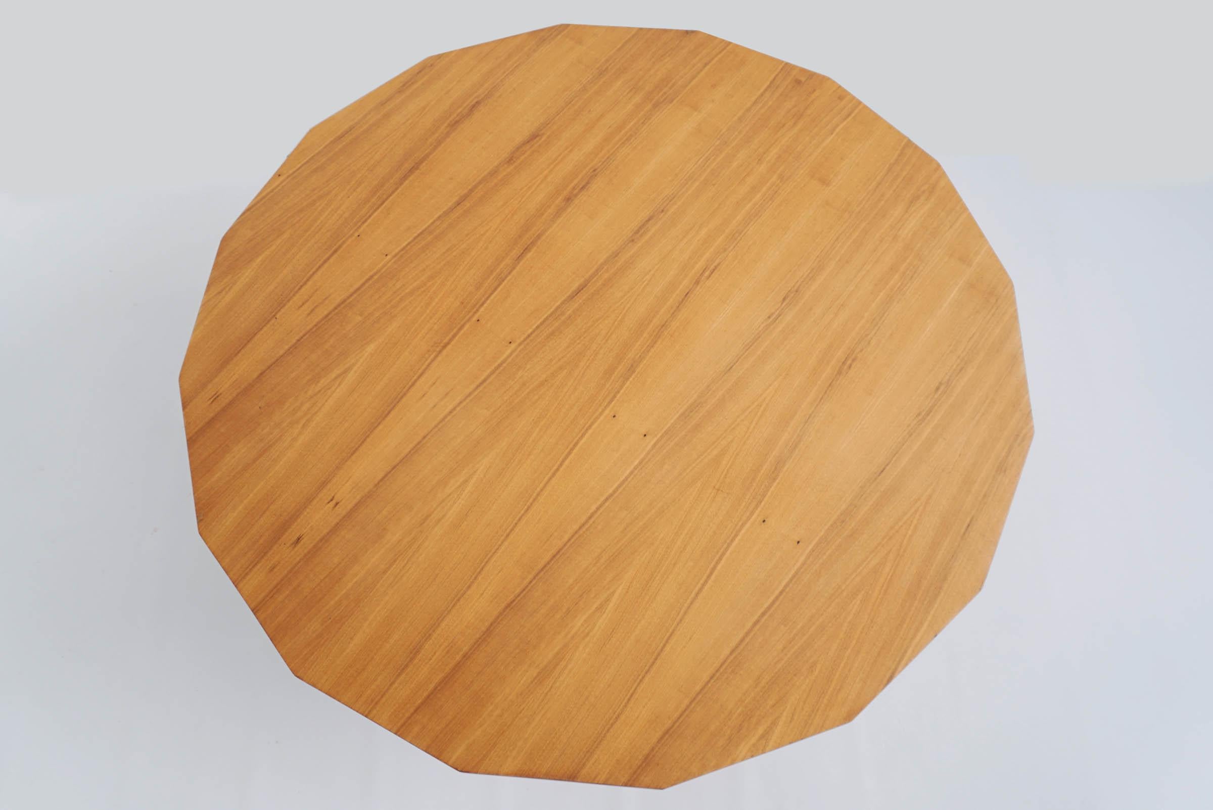 Ico Parisi, Unique Piece Walnut Table with 16 Sides In Good Condition For Sale In Morbio Inferiore, CH