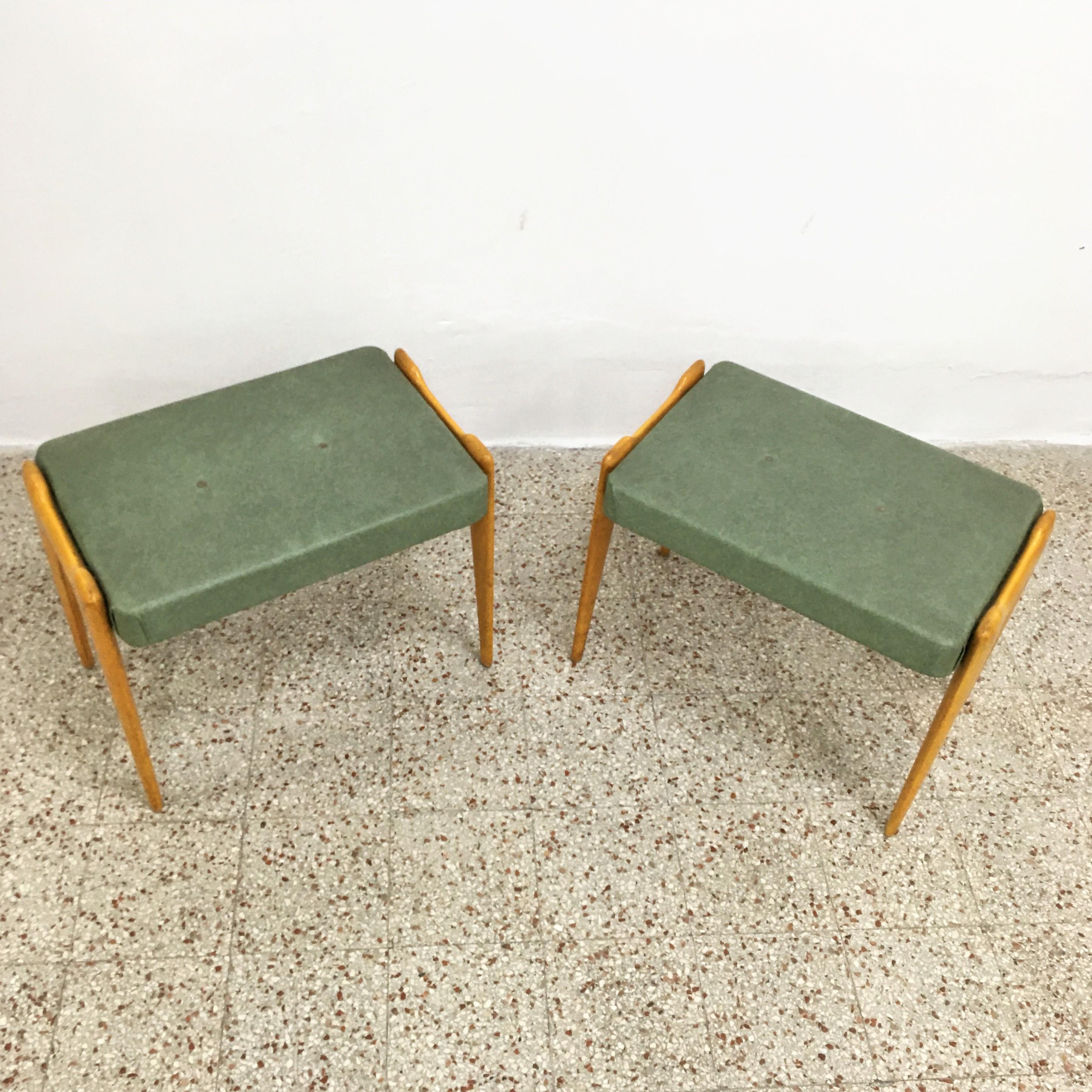 Original and beautiful stools set of 2 made of light wood with seats covered in green skai. In the style of Ico Parisi, Cantù manufacturing in 50s, Italy.
Wear consistent with age and use.


 