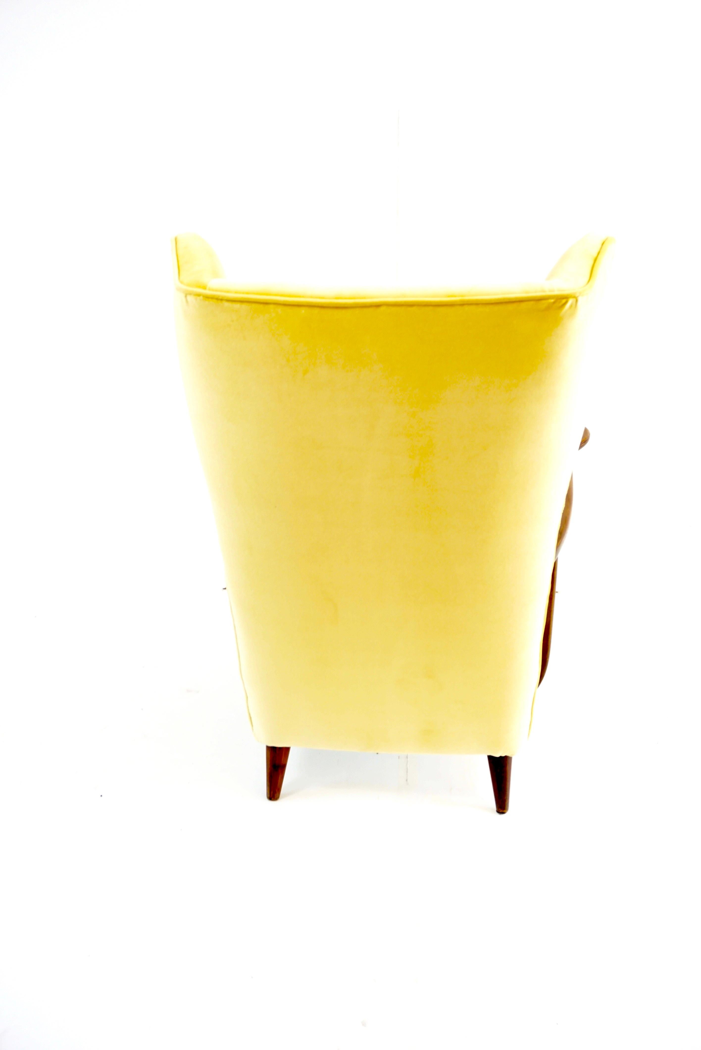 Ico Parisi Yellow Velvet and Walnut Bergere Armchair by Ariberto Colombo, 1950 In Good Condition In Rome, IT