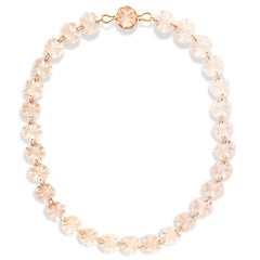 Ico & the Bird Fine Jewelry 440cts Rose Quartz geschnitzte Scheiben 22k Gold Halskette
