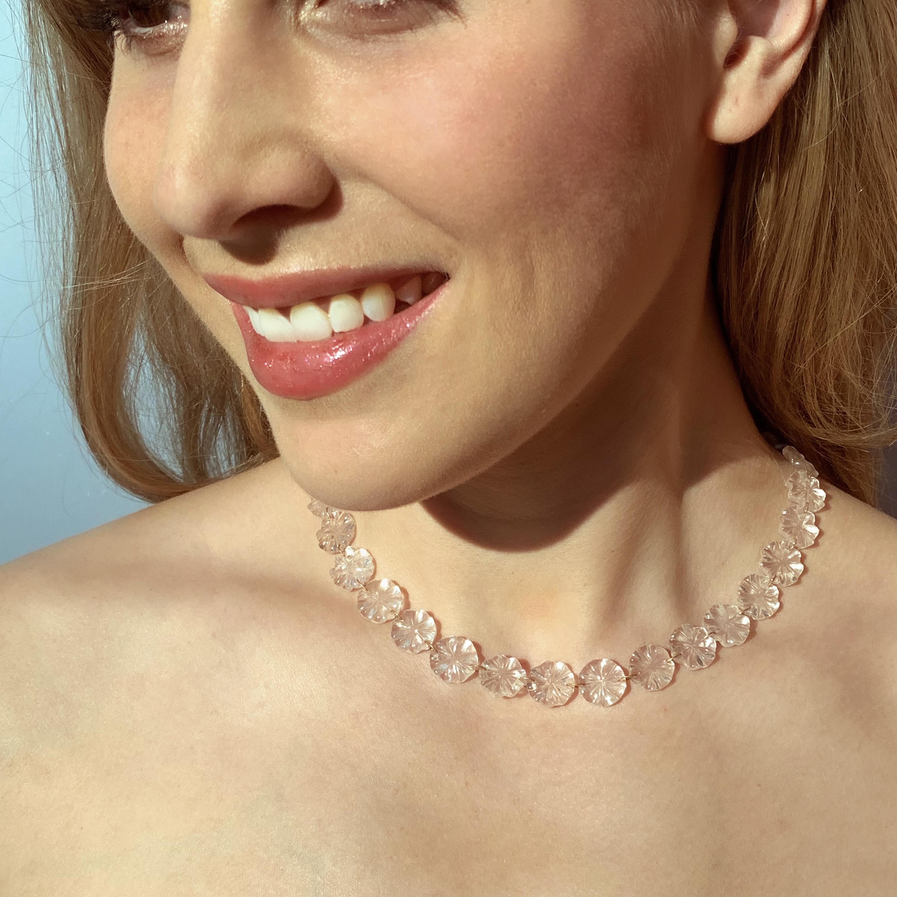 Ico & the Bird Fine Jewelry Collier en or 22 carats avec disque sculpté en quartz rose 440 carats Pour femmes en vente