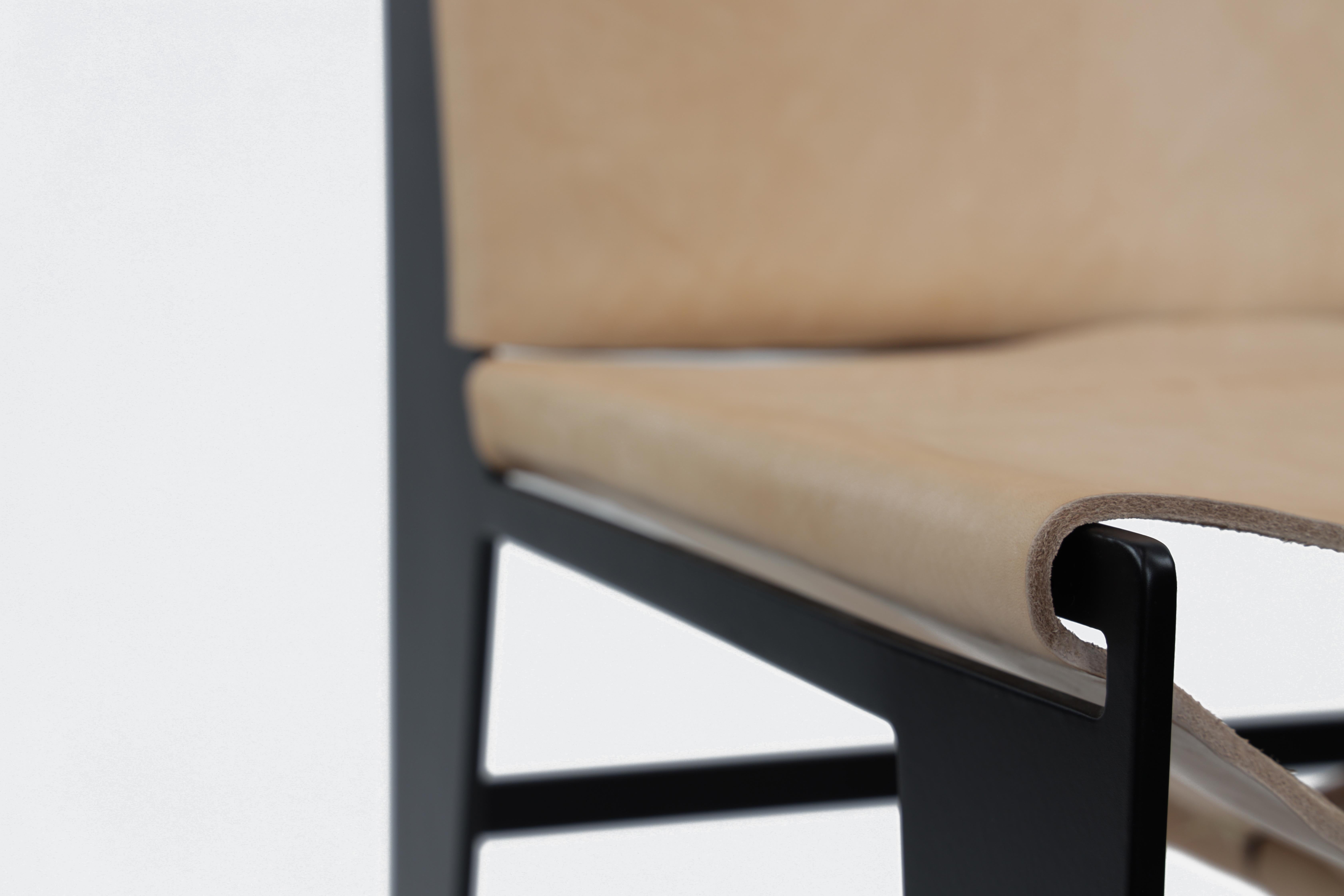 Ikon-Stuhl aus pulverbeschichtetem Stahl und Leder von Christopher Kreiling (21. Jahrhundert und zeitgenössisch) im Angebot