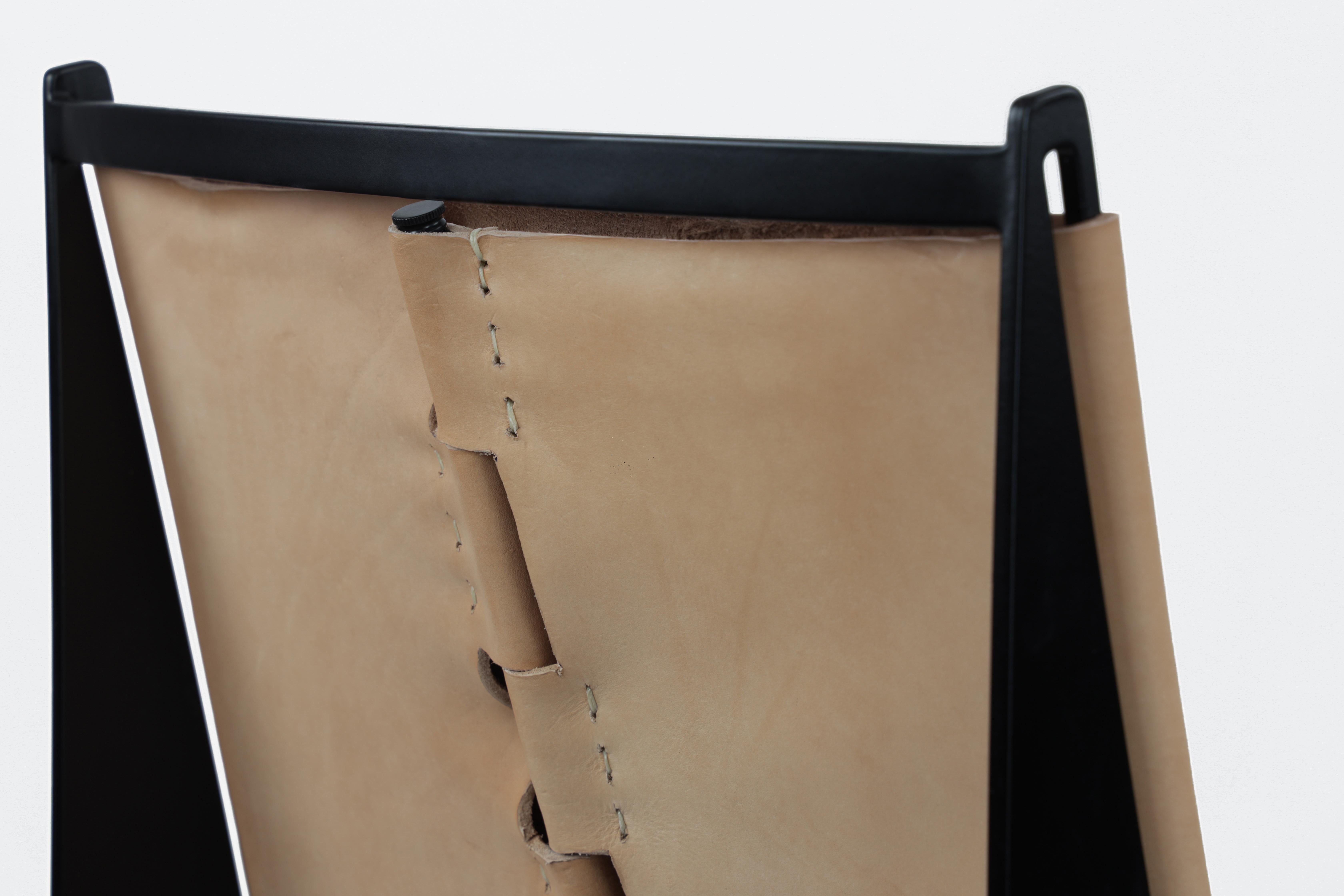 Ikon-Stuhl aus pulverbeschichtetem Stahl und Leder von Christopher Kreiling im Angebot 1