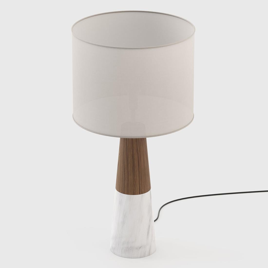 Table lamp icon marble with solid walnut wood at the
top of the base with white marble at the bottom of the 
base, Including a white coton shade. 1 bulb, lamp holder 
type E27, max 40 Watt. Bulb not included. Measures: Base: 15cm x 15cm.