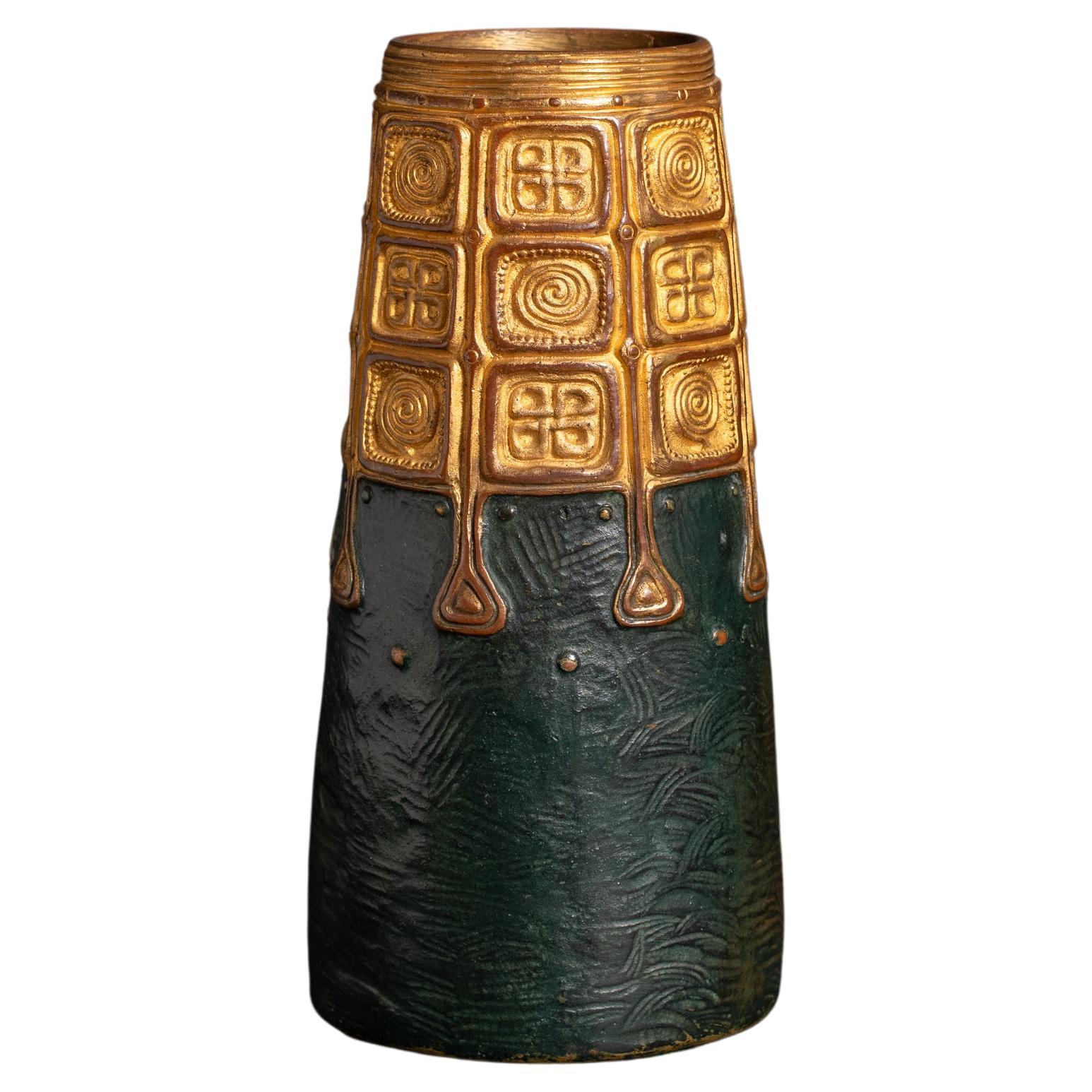 Sezessionsistische Bronze-Icon-Vase von Gustav Gurschner im Angebot