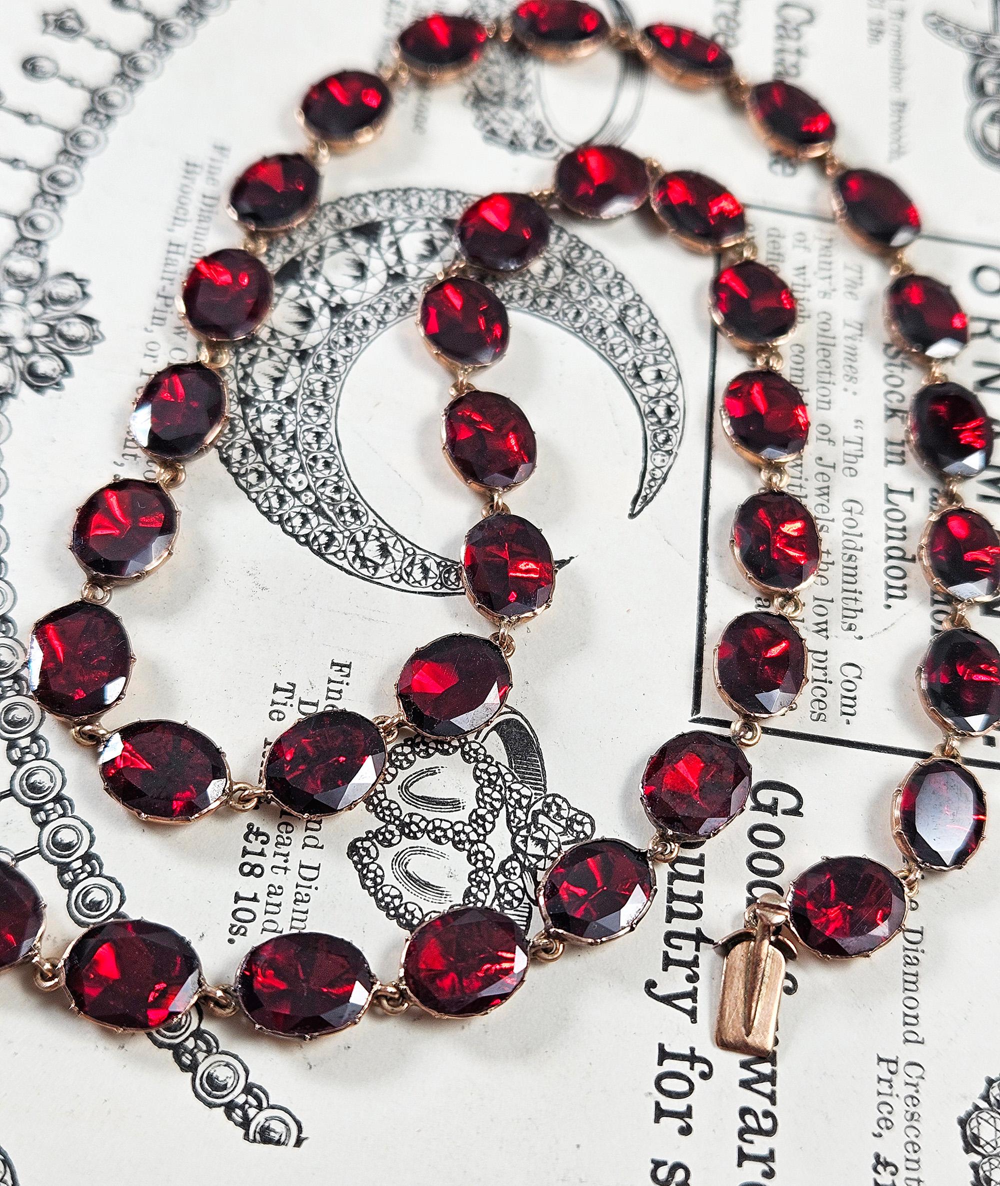 Icónico collar inglés georgiano de 1820 con granate de corte plano Riviere de oro rosa de 9 ct en venta 7