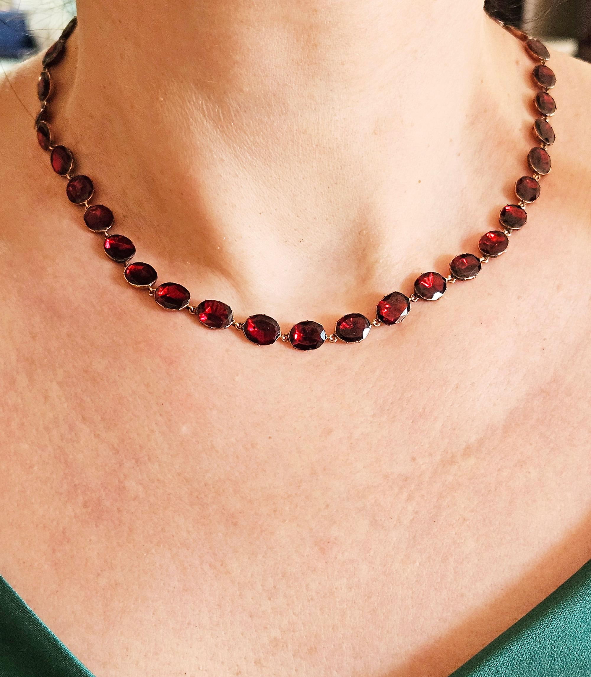 Icónico collar inglés georgiano de 1820 con granate de corte plano Riviere de oro rosa de 9 ct en venta 11