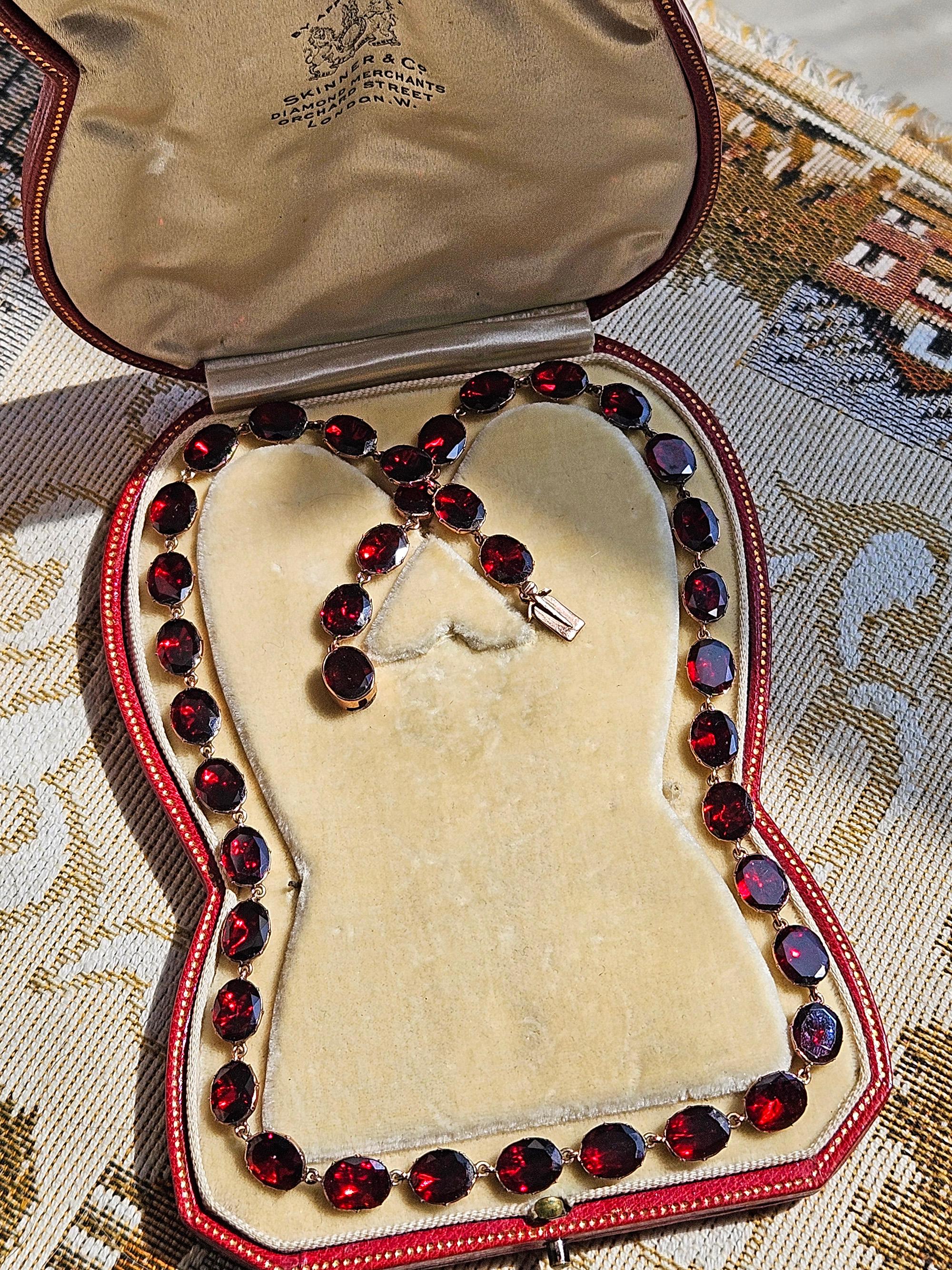 Icónico collar inglés georgiano de 1820 con granate de corte plano Riviere de oro rosa de 9 ct en venta 14