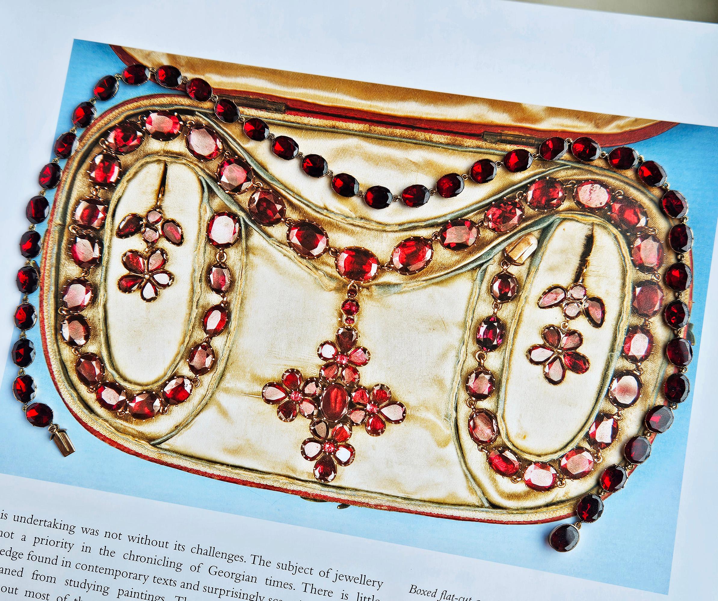 Icónico collar inglés georgiano de 1820 con granate de corte plano Riviere de oro rosa de 9 ct Corte oval en venta