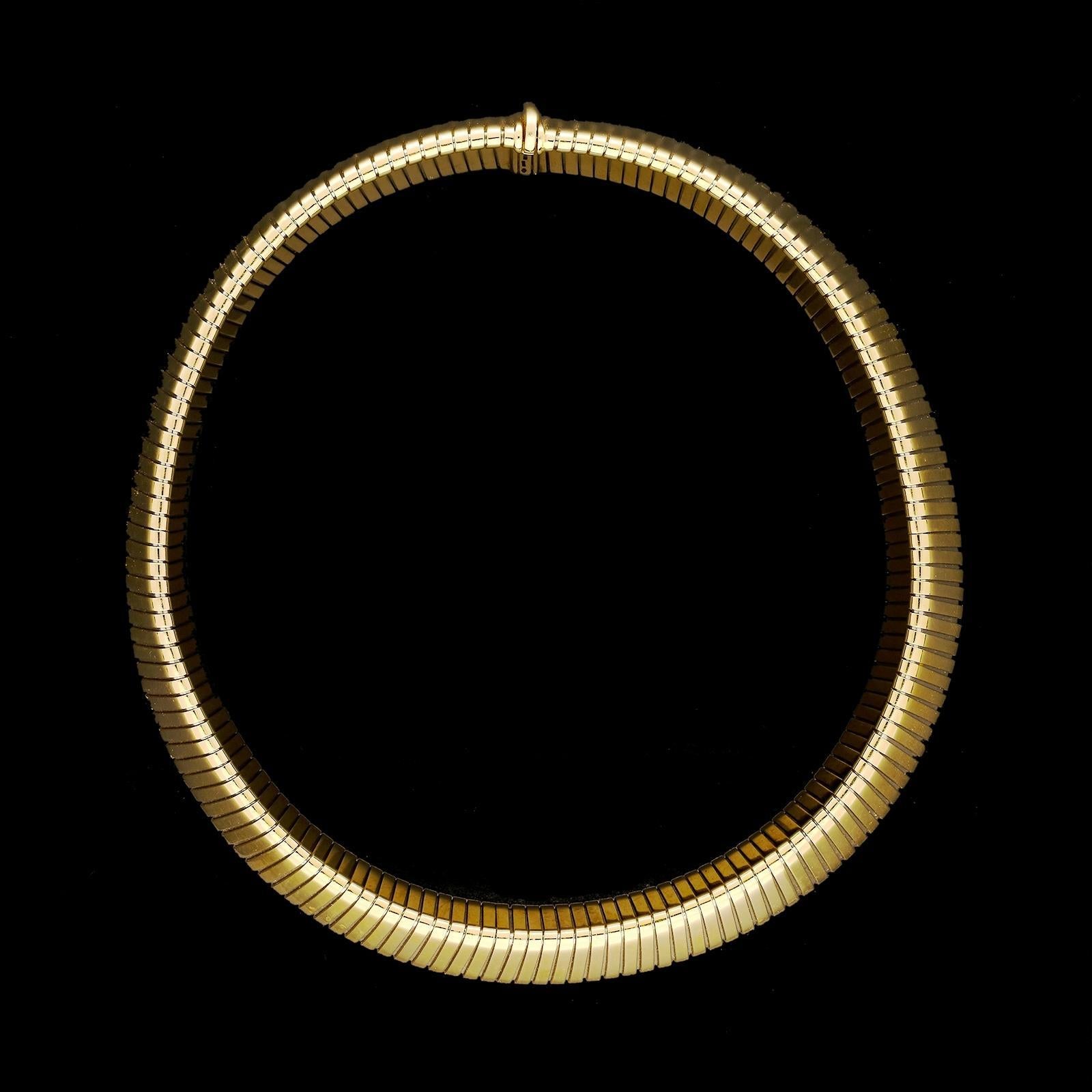 Iconic 18 Carat Yellow Gold Tubogas Necklace by Bulgari, circa 1970s In Excellent Condition In London, GB