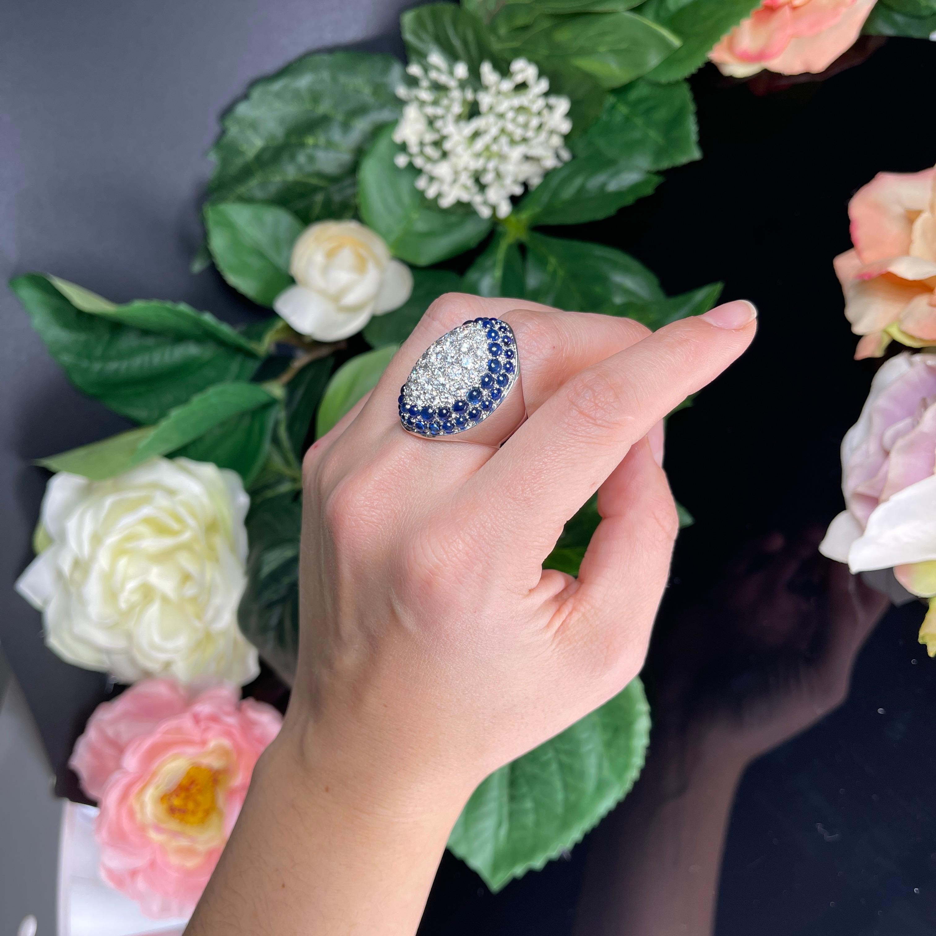 Iconic 18k White Gold Ring with Pavé of Diamonds 3.97 and Cabochon Sapphire 6.24 For Sale 8