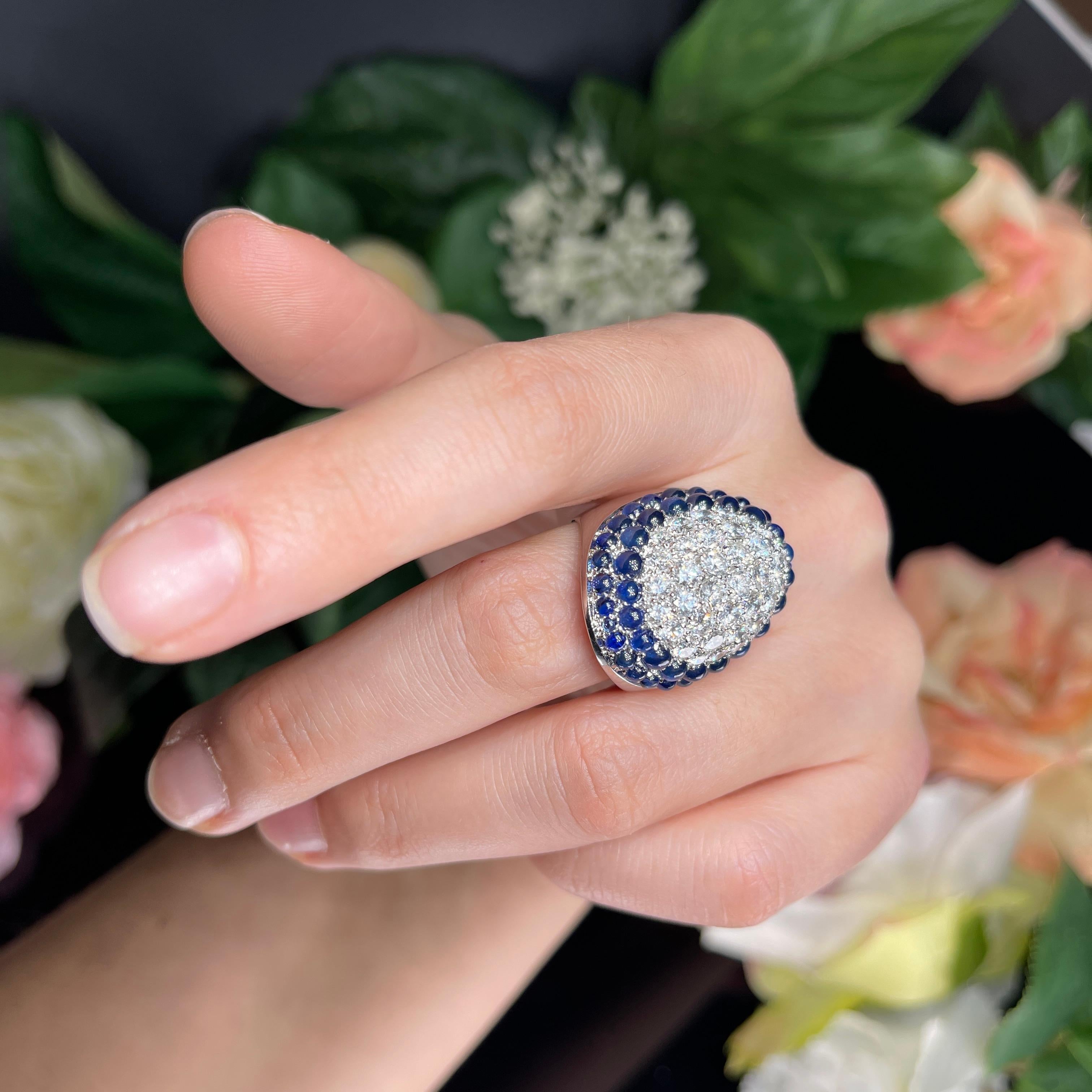 Iconic 18k White Gold Ring with Pavé of Diamonds 3.97 and Cabochon Sapphire 6.24 For Sale 9