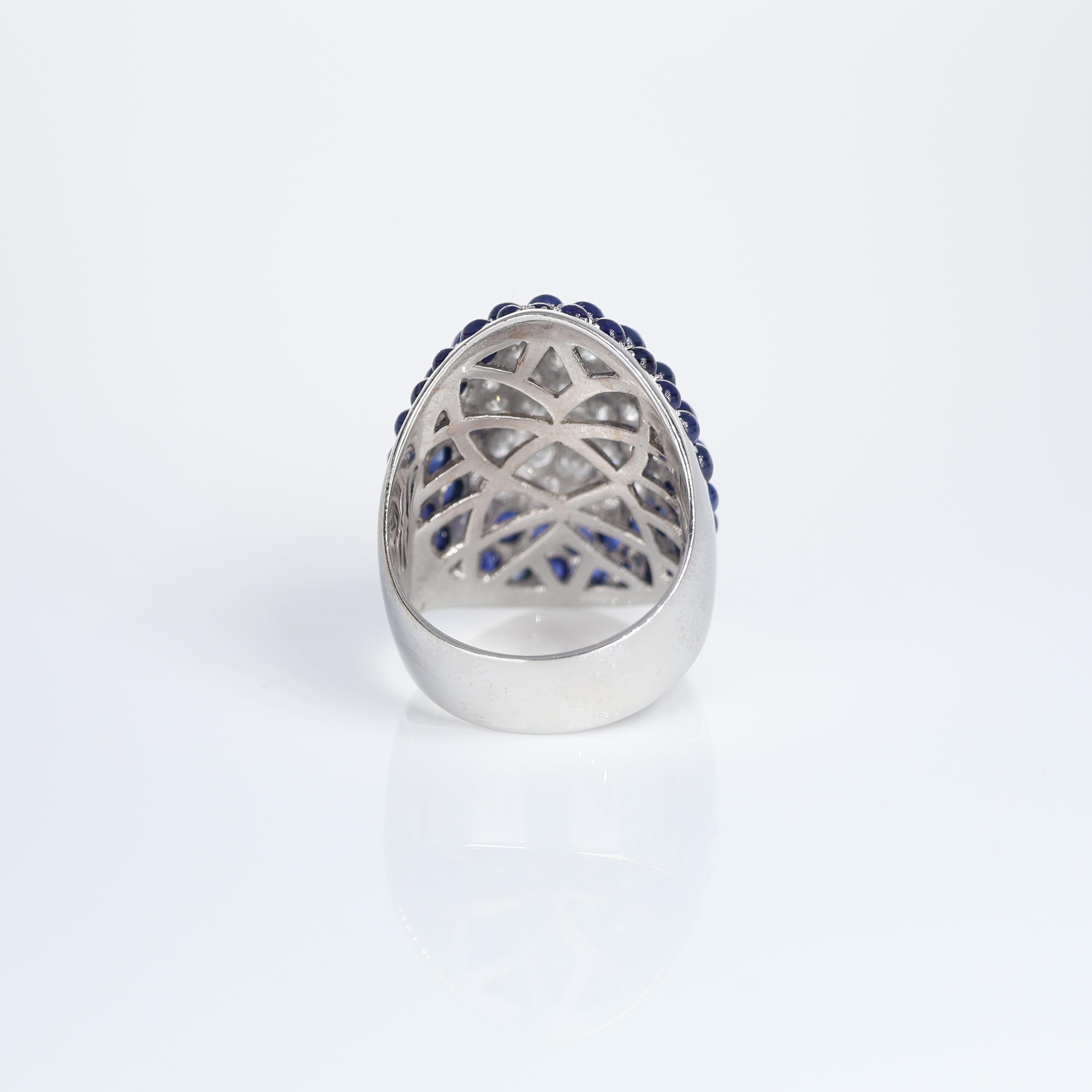 Iconic 18k White Gold Ring with Pavé of Diamonds 3.97 and Cabochon Sapphire 6.24 For Sale 2