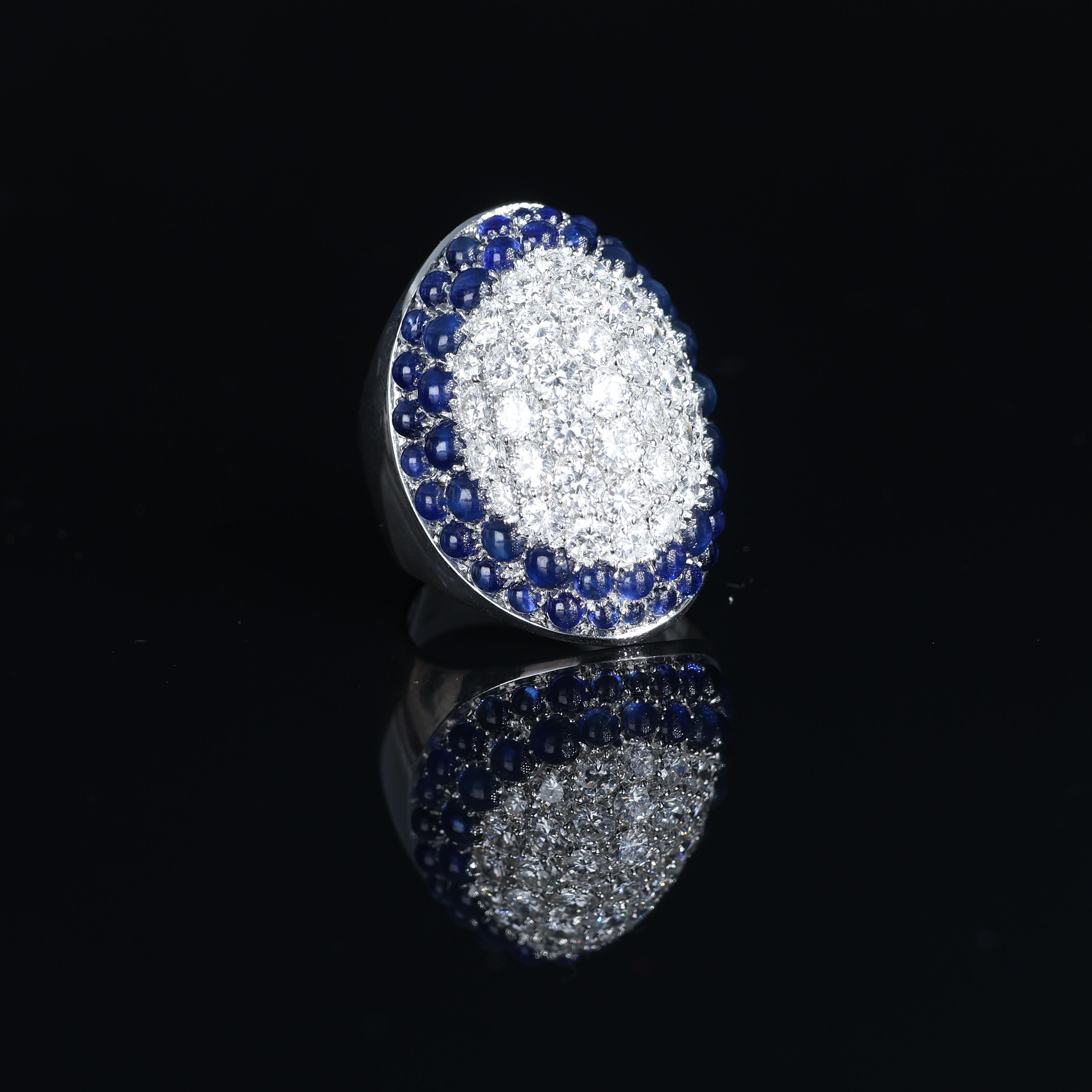 Iconic 18k White Gold Ring with Pavé of Diamonds 3.97 and Cabochon Sapphire 6.24 For Sale 4