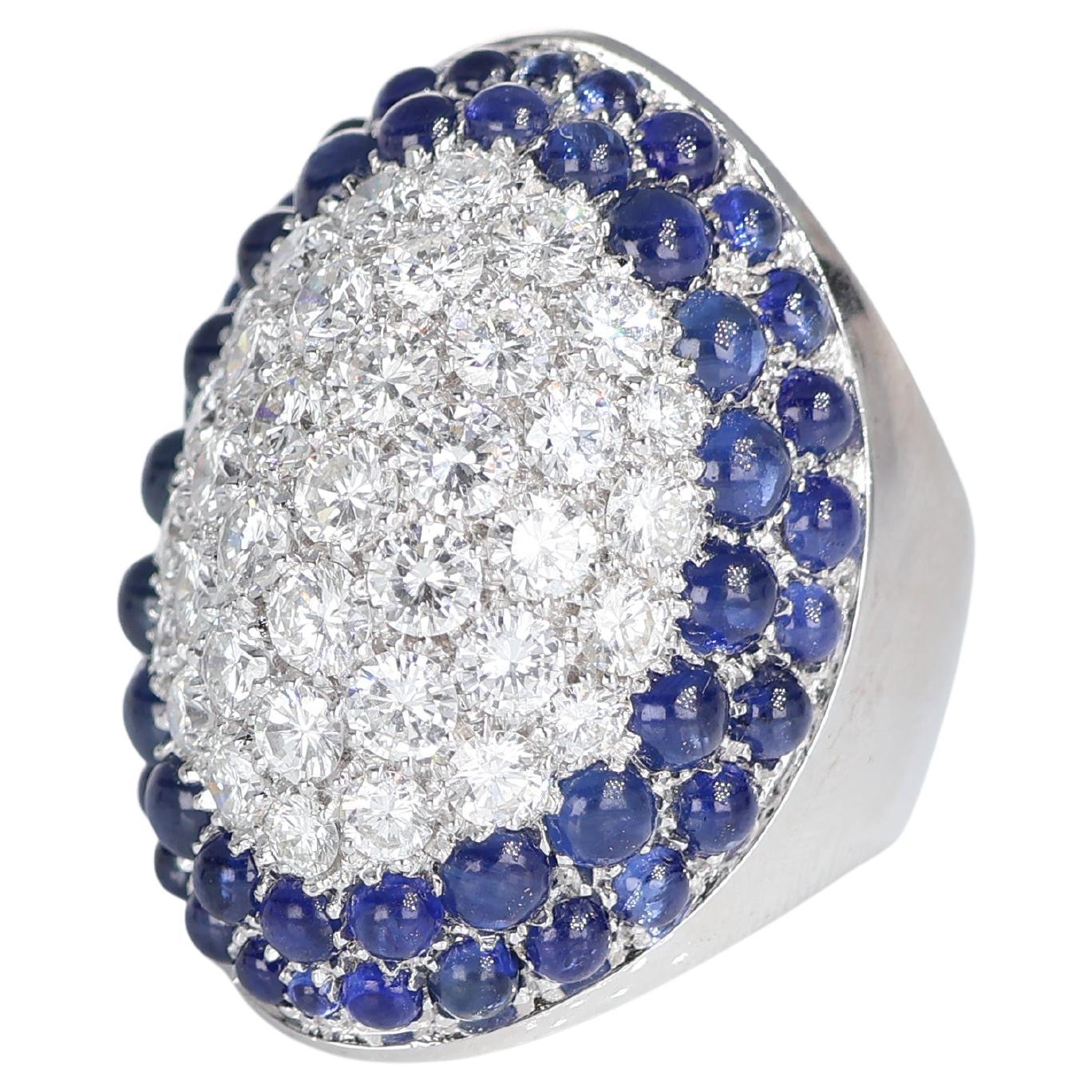 Iconic 18k White Gold Ring with Pavé of Diamonds 3.97 and Cabochon Sapphire 6.24 For Sale