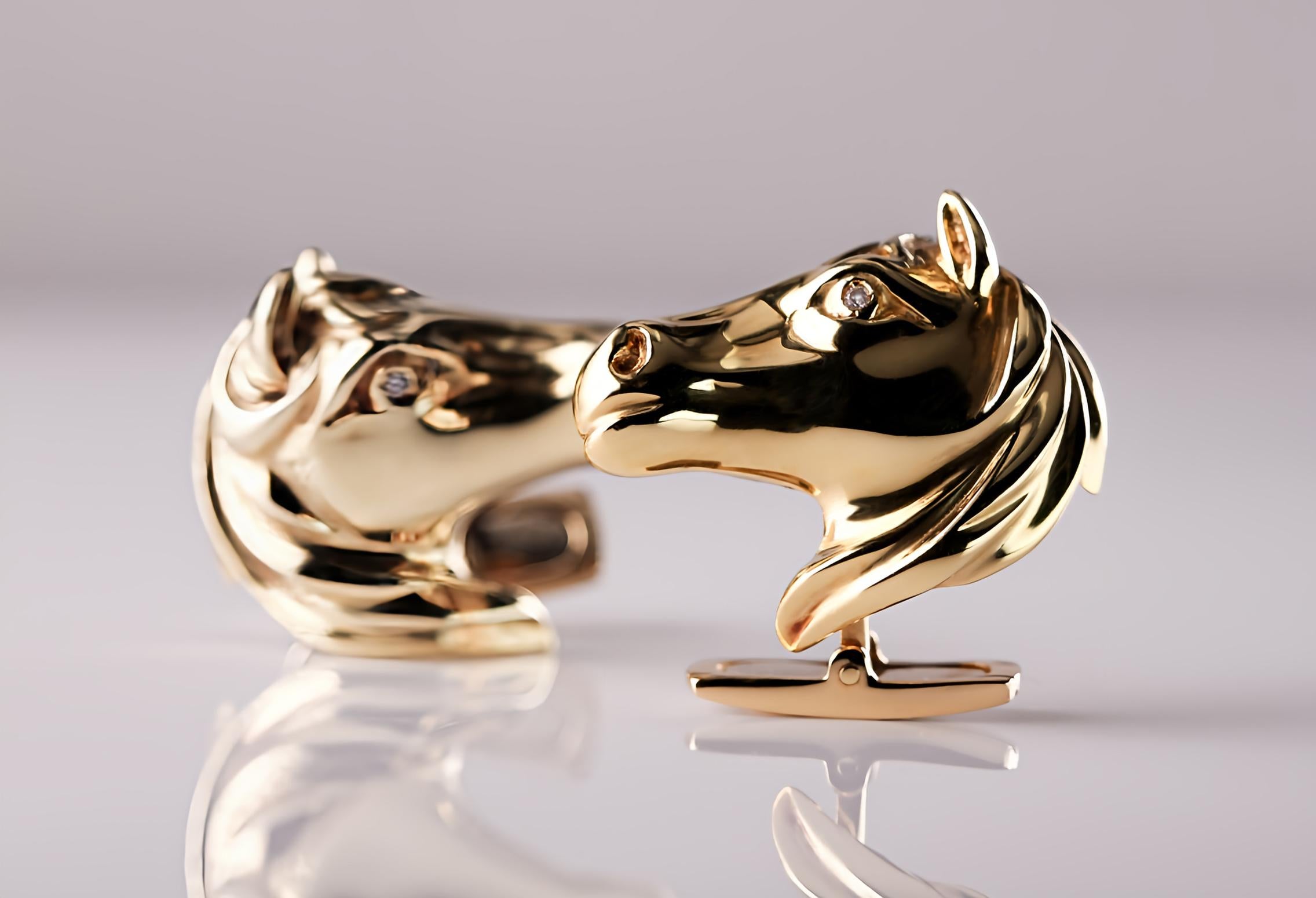 Contemporary Iconic 18 Karat Yellow Gold Horse Head Cufflinks with Diamond Eyes For Sale