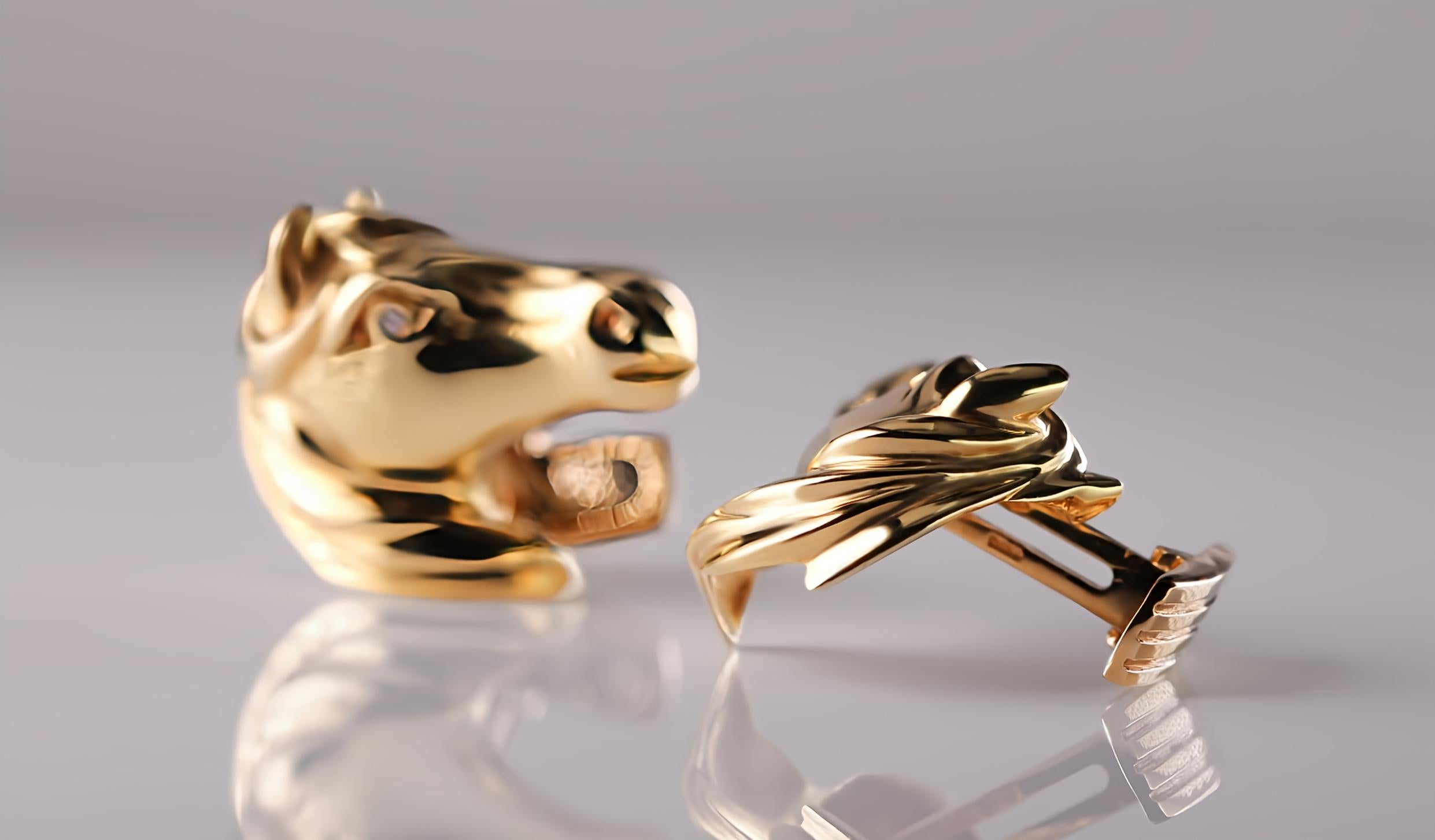 Iconic 18 Karat Yellow Gold Horse Head Cufflinks with Diamond Eyes In New Condition For Sale In Lugano, CH