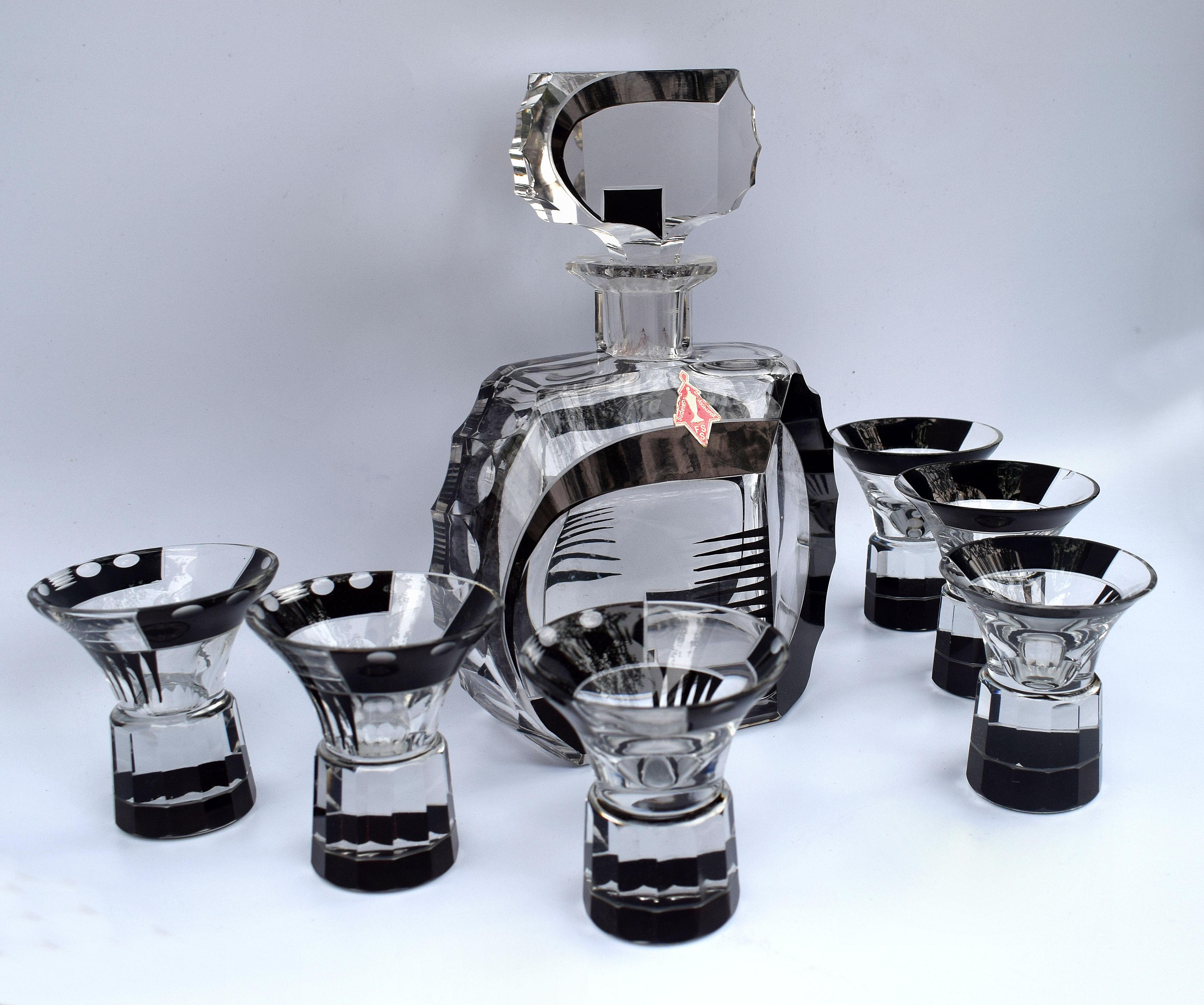 Very stylish Art Deco decanter set comprising decanter, stopper and six glasses. Really attractive shaped to this set, ideal for shots, whiskey and liqueurs. Generally excellent condition, only one small nick on one glass edge. Strong iconic black
