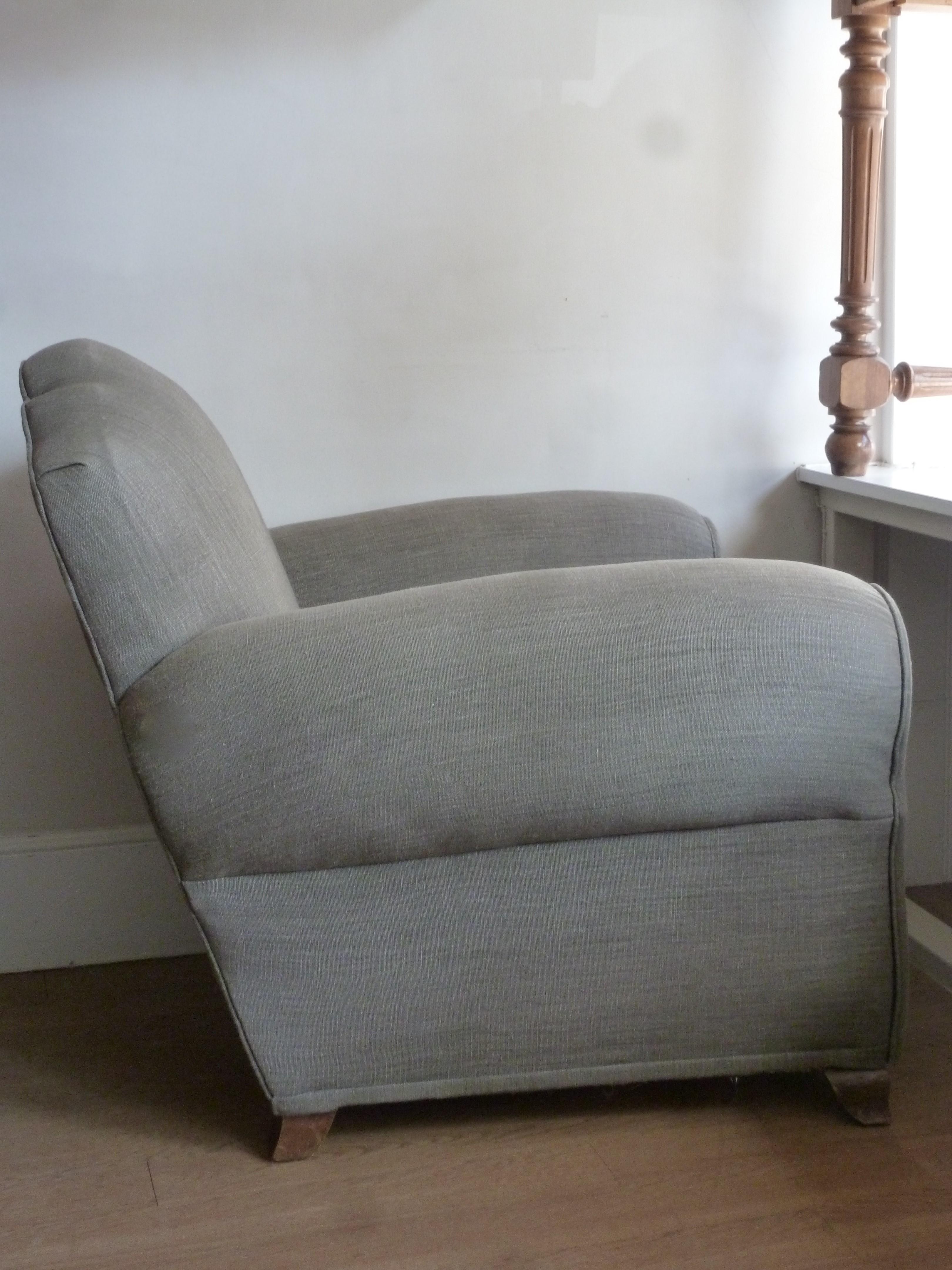 Iconic 1940 French Art Deco Club Chair Armchair Re-Upholstered Grey French Linen For Sale 5