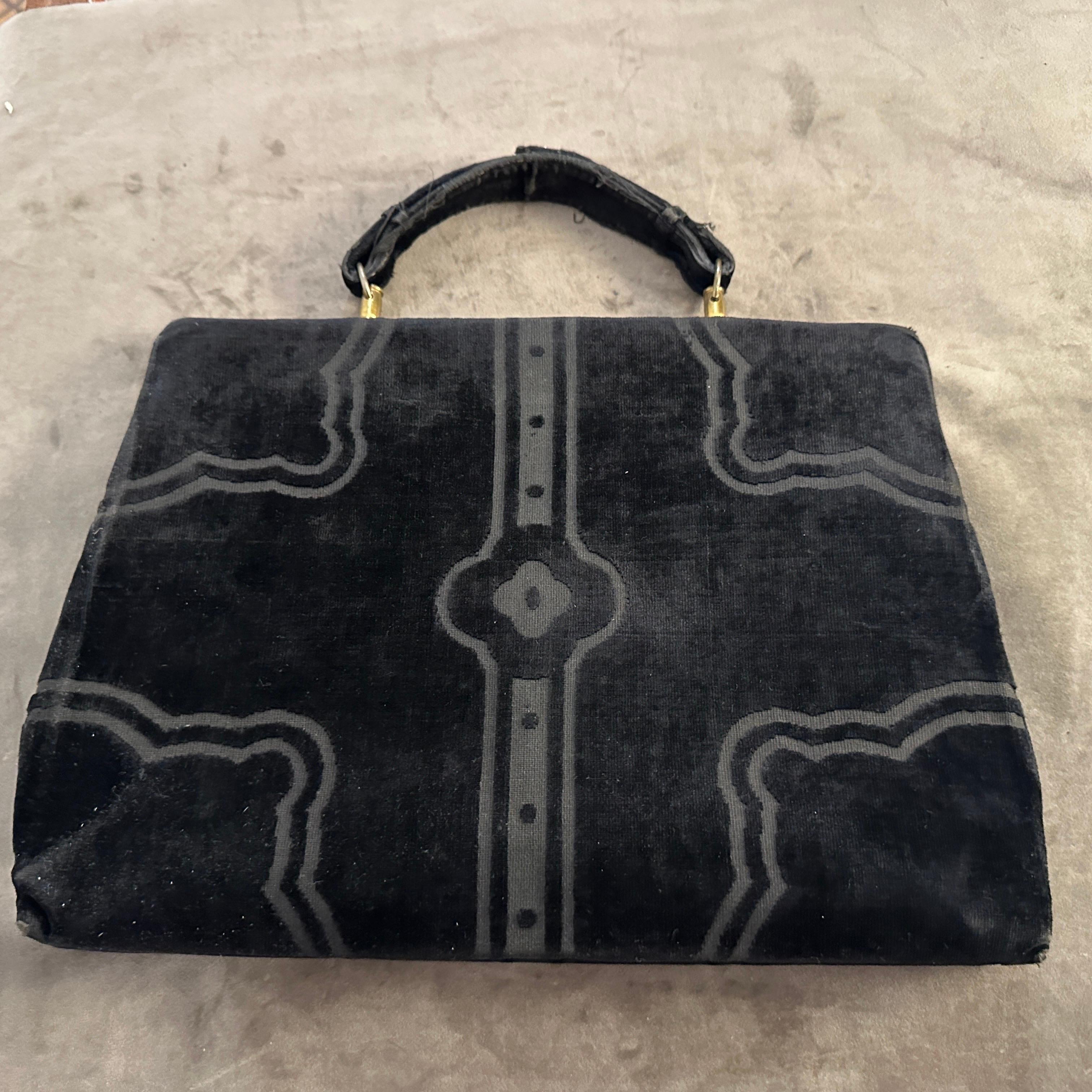 Iconic 1970s Black Velvet and Brass Hand Bag by Roberta di Camerino For Sale 10
