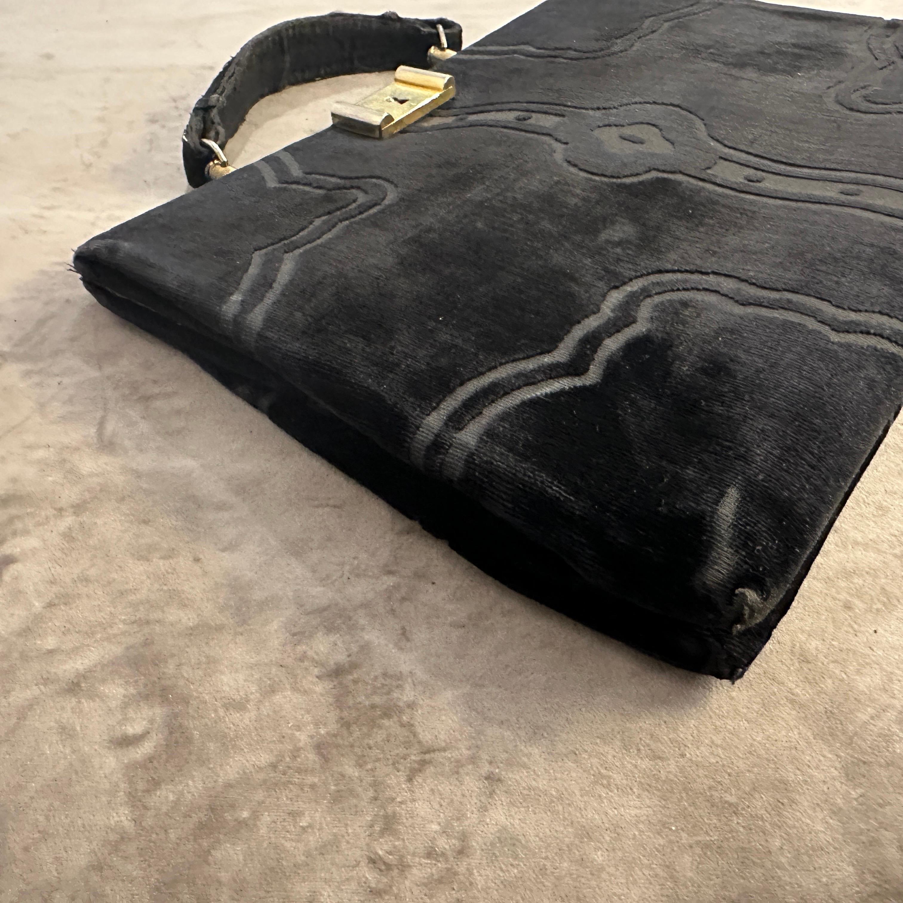 Iconic 1970s Black Velvet and Brass Hand Bag by Roberta di Camerino In Good Condition For Sale In Aci Castello, IT