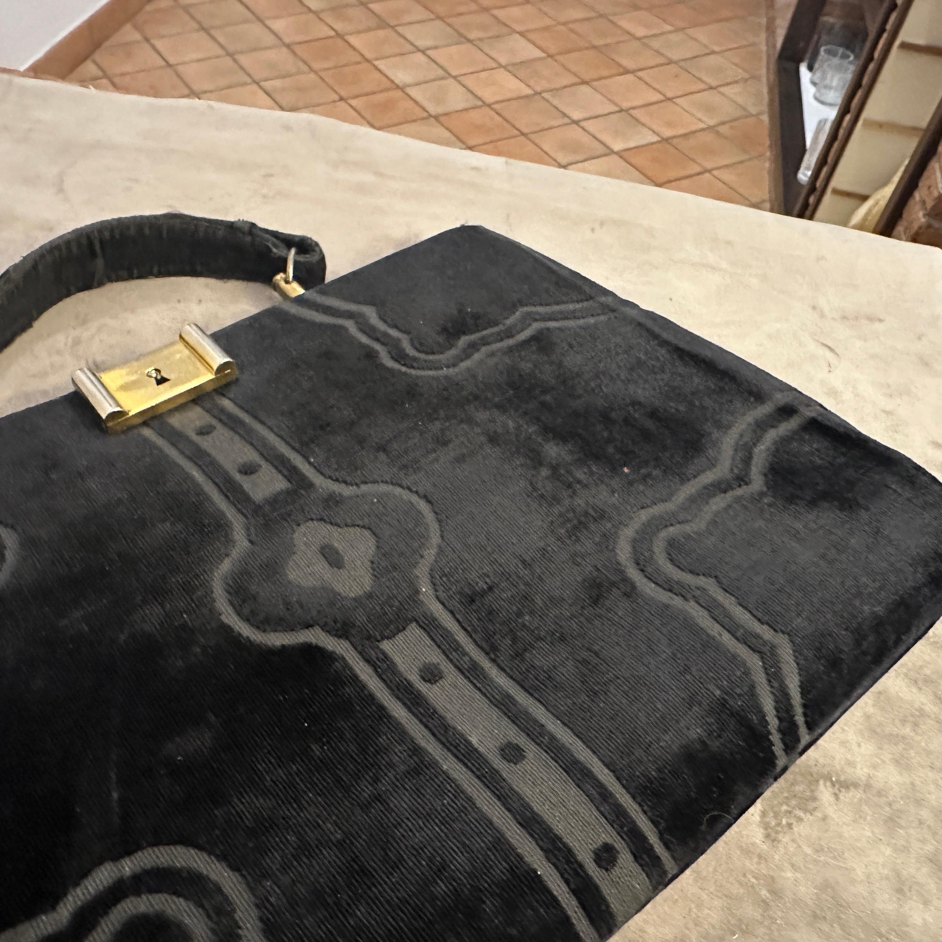Iconic 1970s Black Velvet and Brass Hand Bag by Roberta di Camerino For Sale 4
