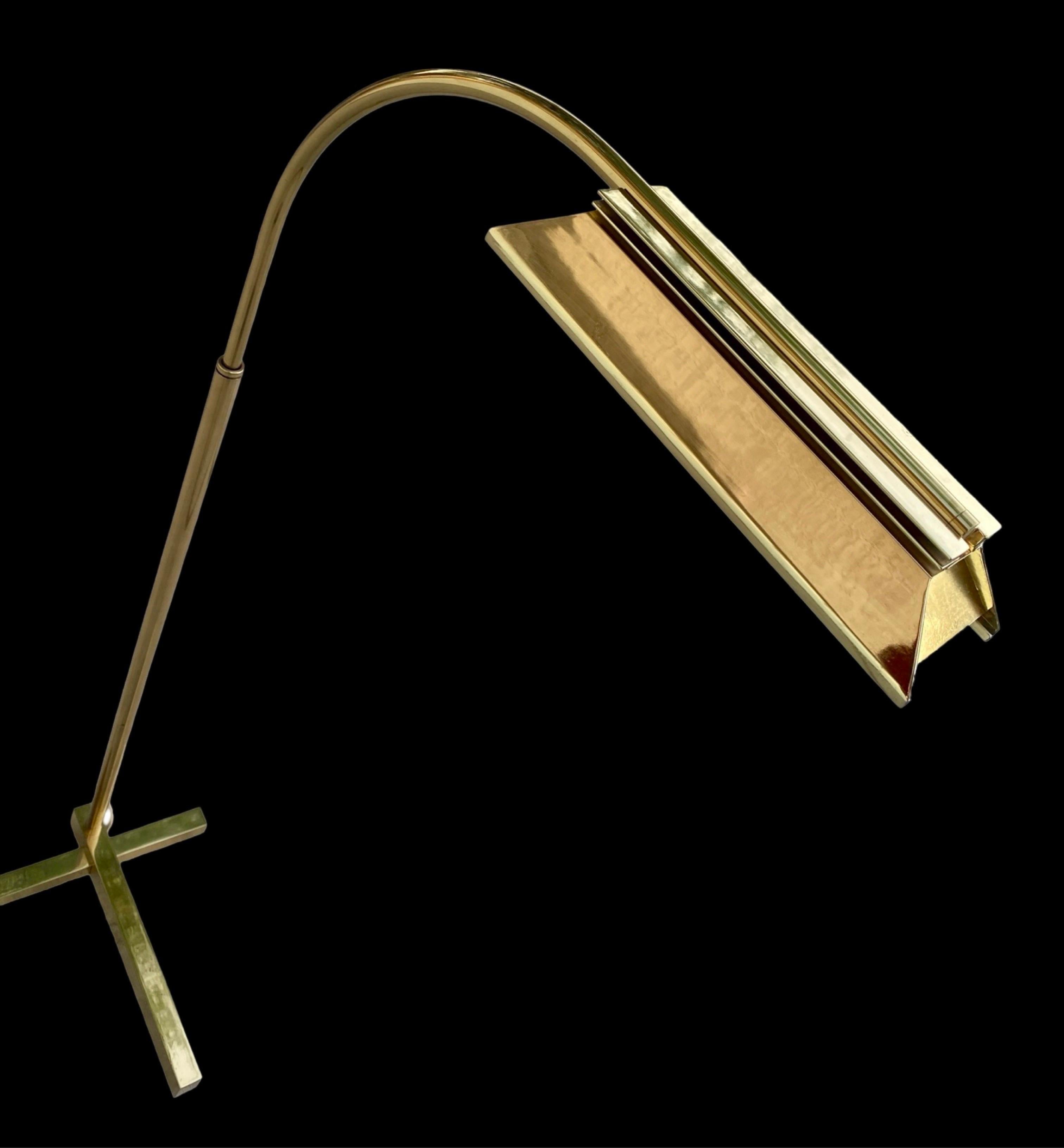 Lampadaire de lecture iconique des années 1970 en laiton Architectural Modern Lighting by Casella Lighting en vente 7