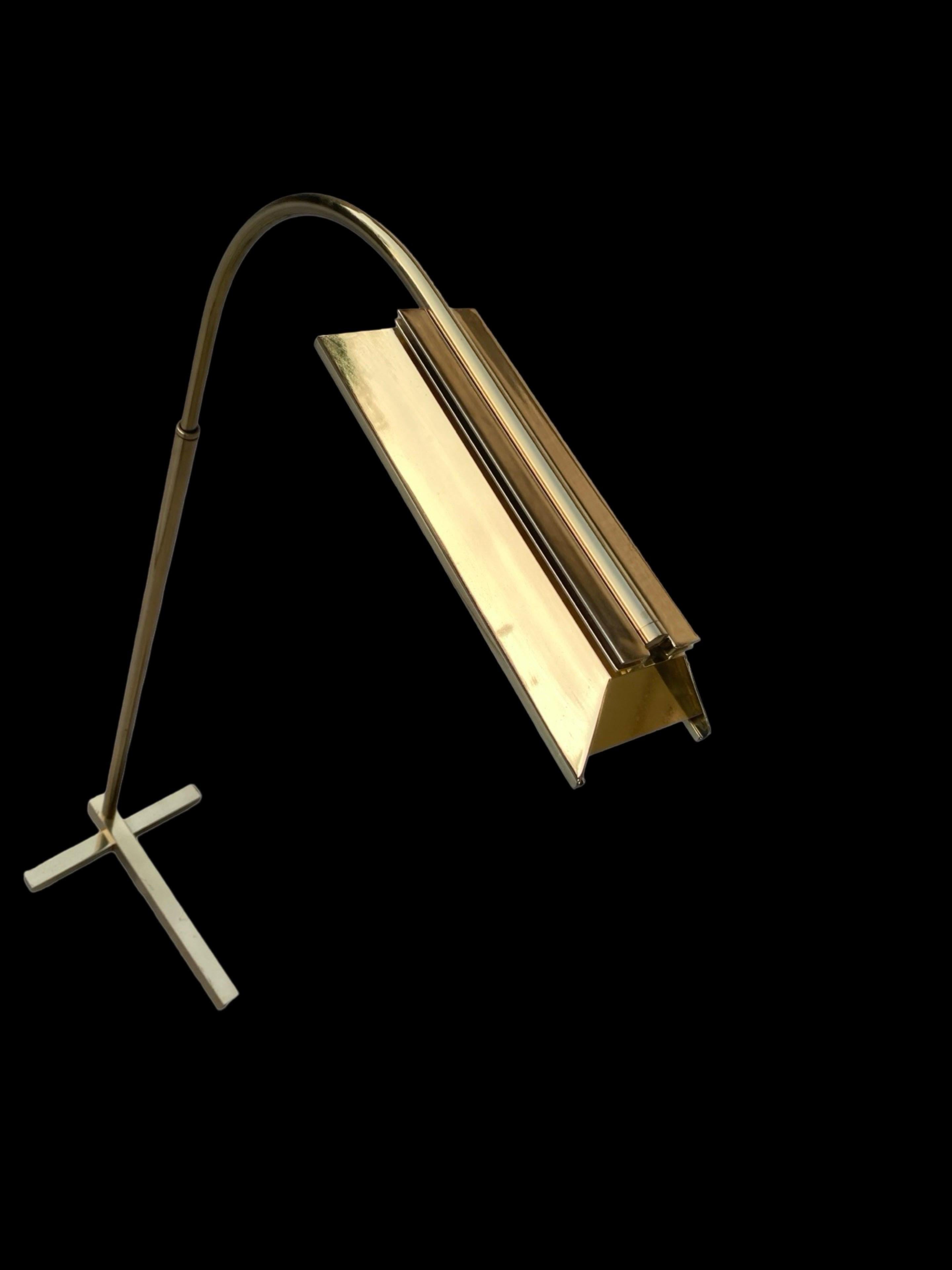 Lampadaire de lecture iconique des années 1970 en laiton Architectural Modern Lighting by Casella Lighting en vente 8