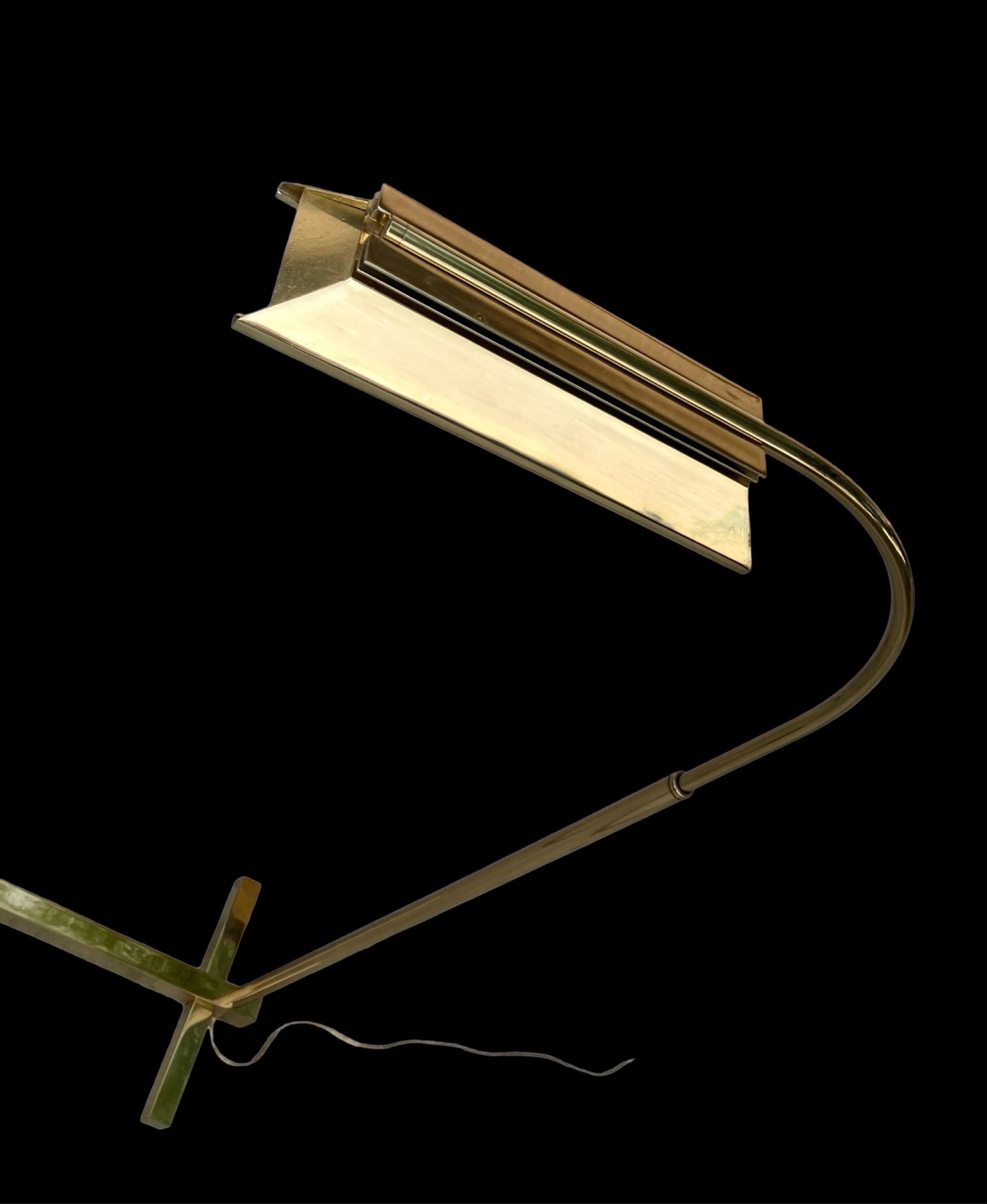 Lampadaire de lecture iconique des années 1970 en laiton Architectural Modern Lighting by Casella Lighting en vente 9