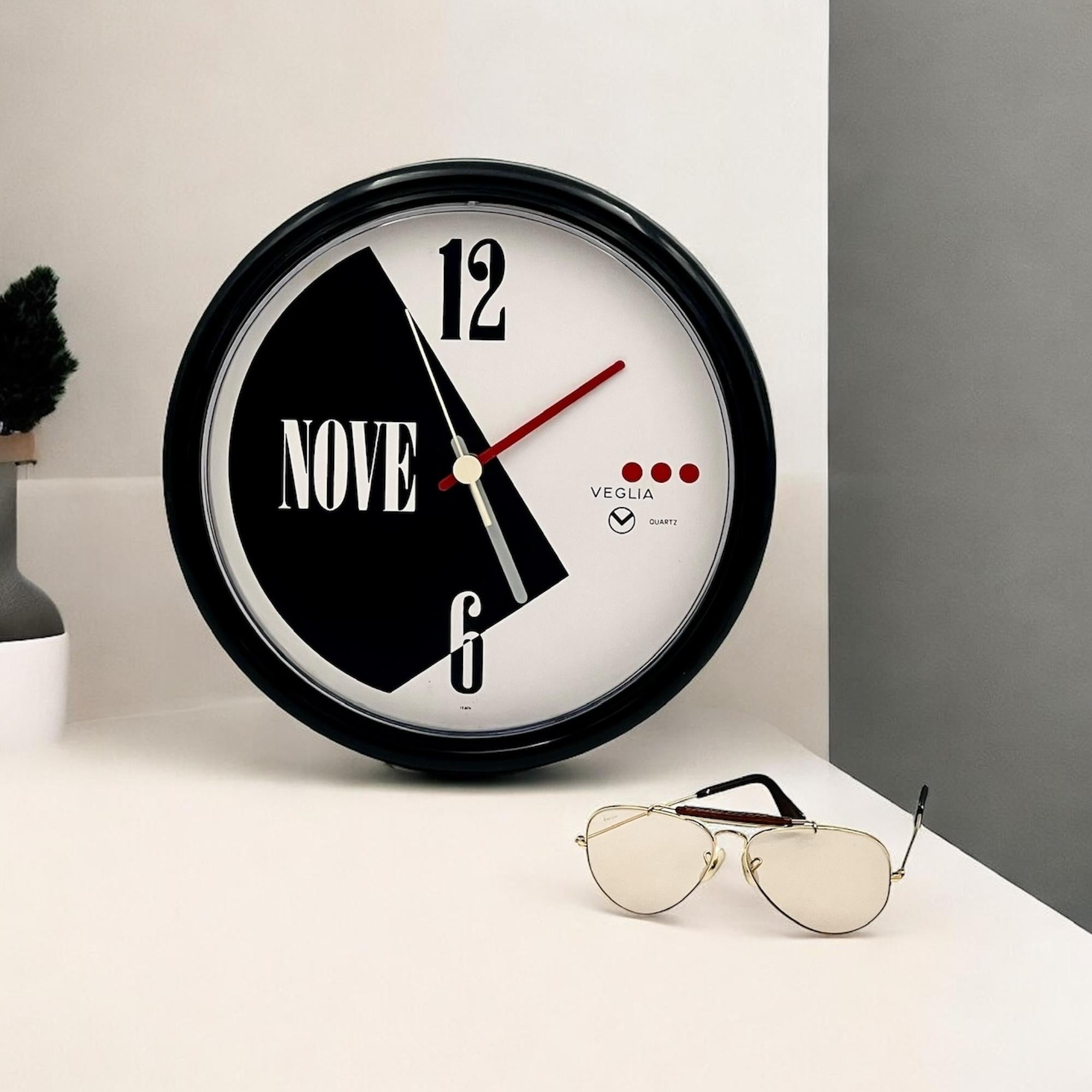 Icónico reloj de pared Veglia Borletti Milano de los años 80 - Decoración geométrica de estilo italiano Italiano en venta